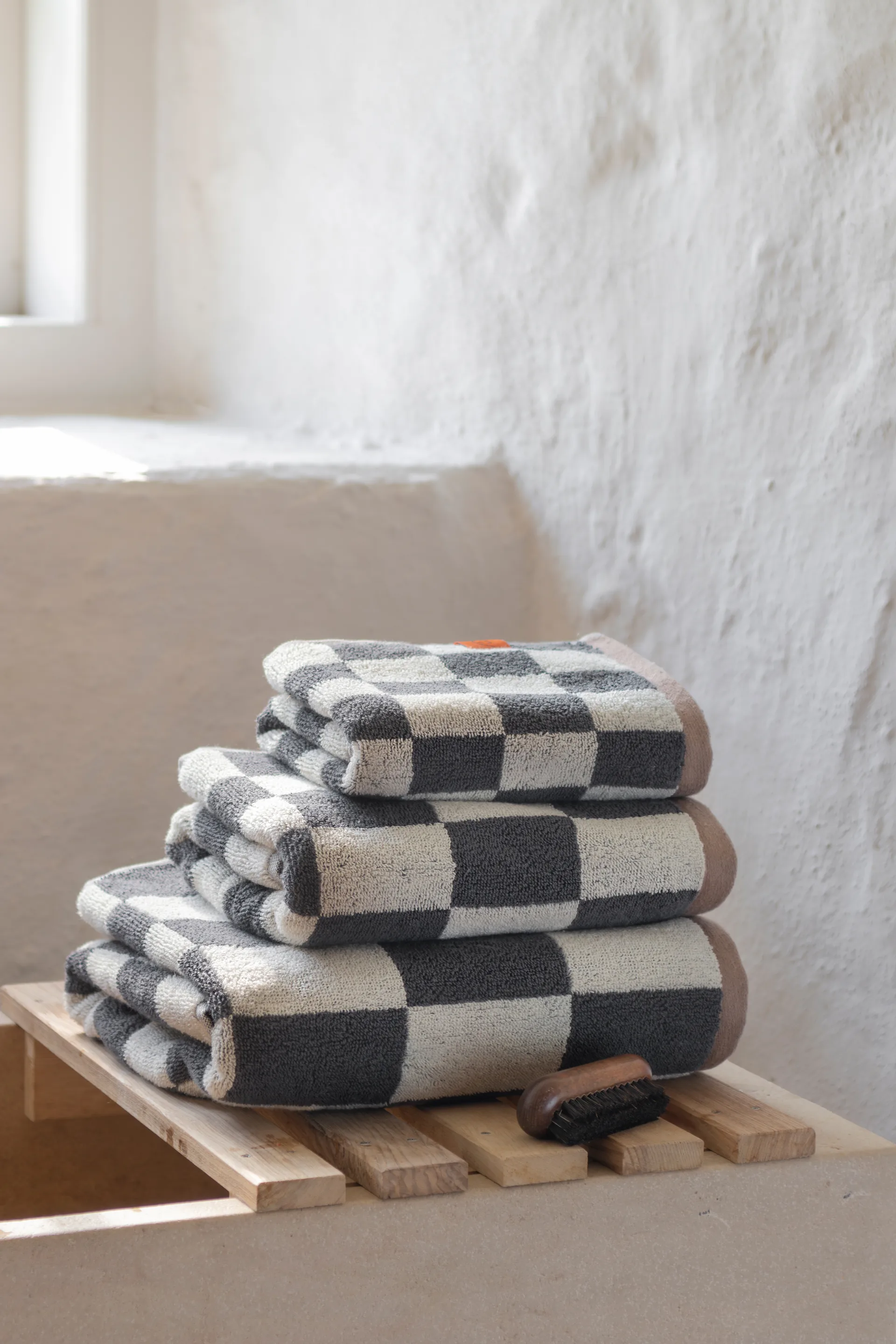 Retro handduk, Dark grey, 50x90 cm Mette Ditmer