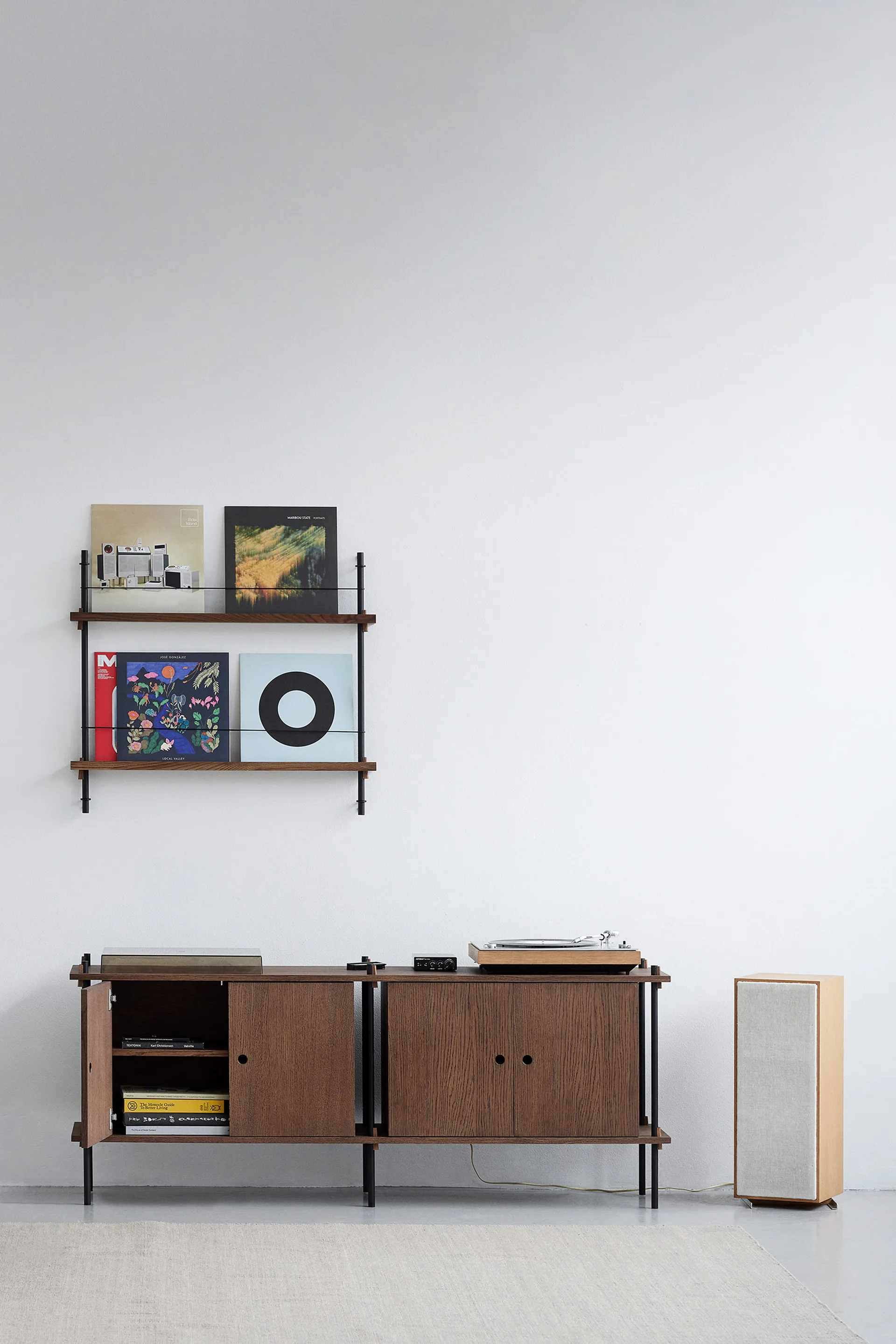Magazine Shelving tidningsställ, Ek-warm grey, 85x180x7 cm, MS.180.1 MOEBE