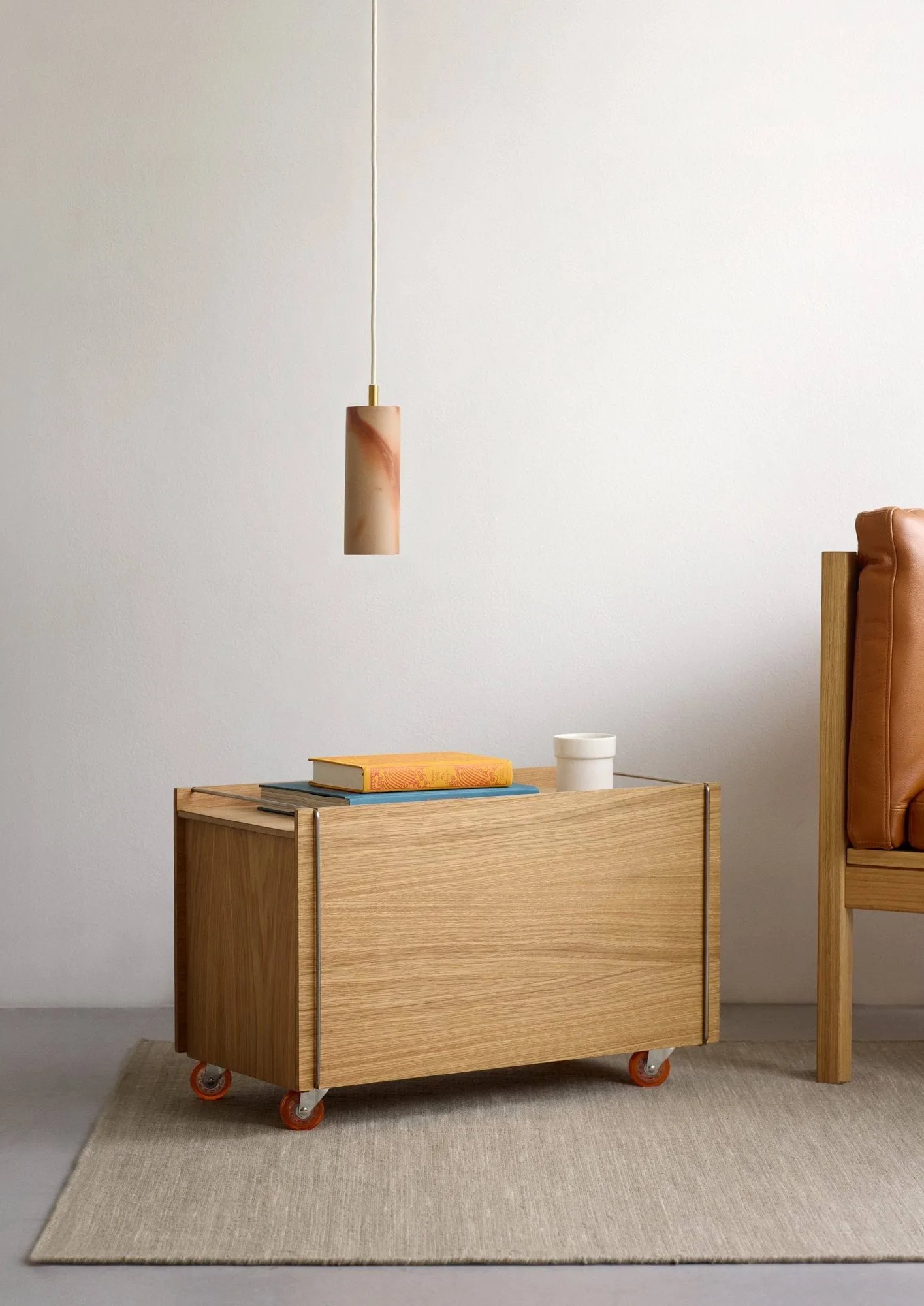Moebe storage box, Oljad ek-rostfritt stål, med hjul, 33x60x31 cm MOEBE