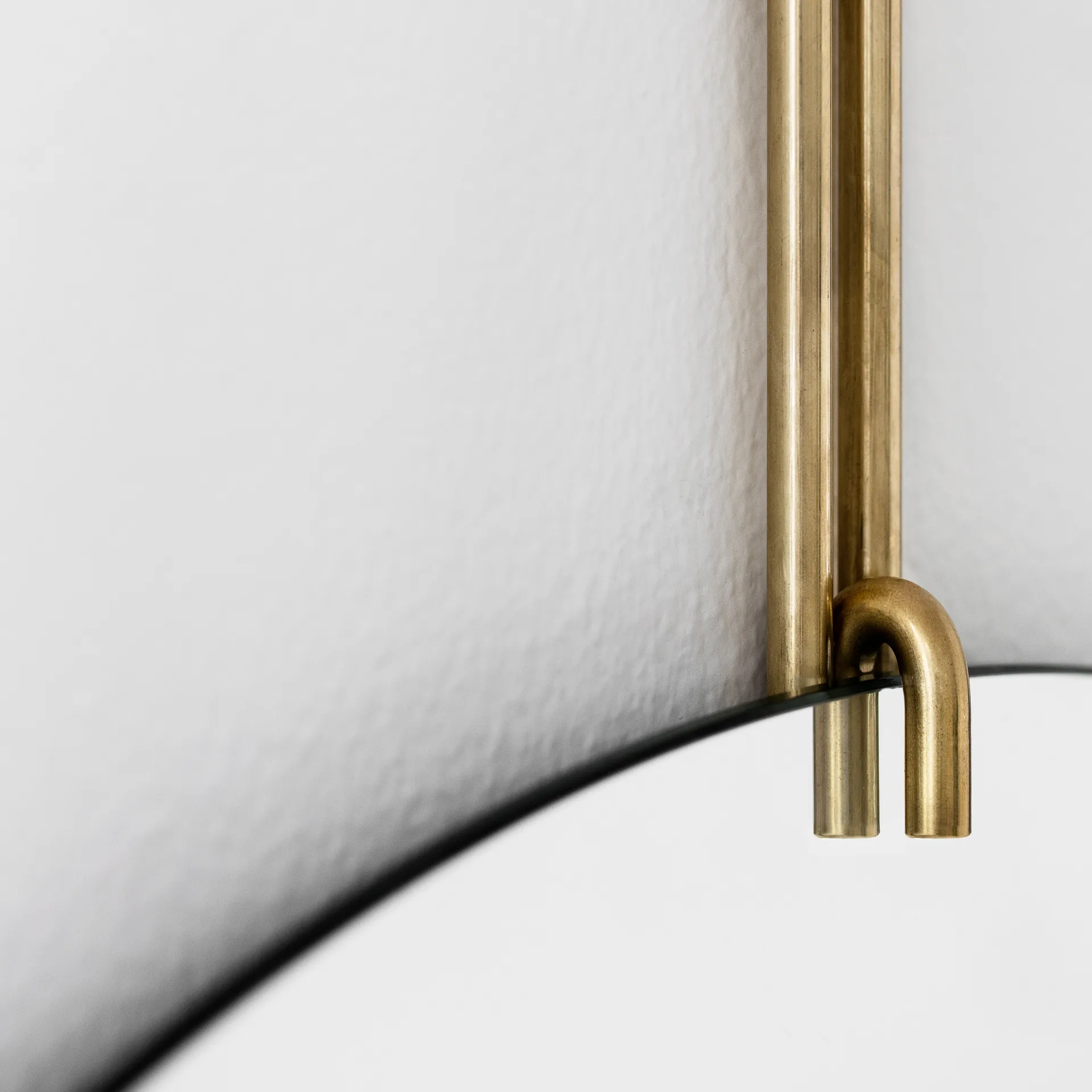 Moebe wall mirror Ø 70 cm, Mässing MOEBE