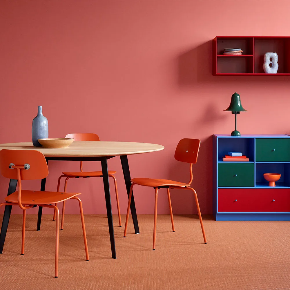 Kevi 2060 stol, Azure lackat stativ betsad ask Montana