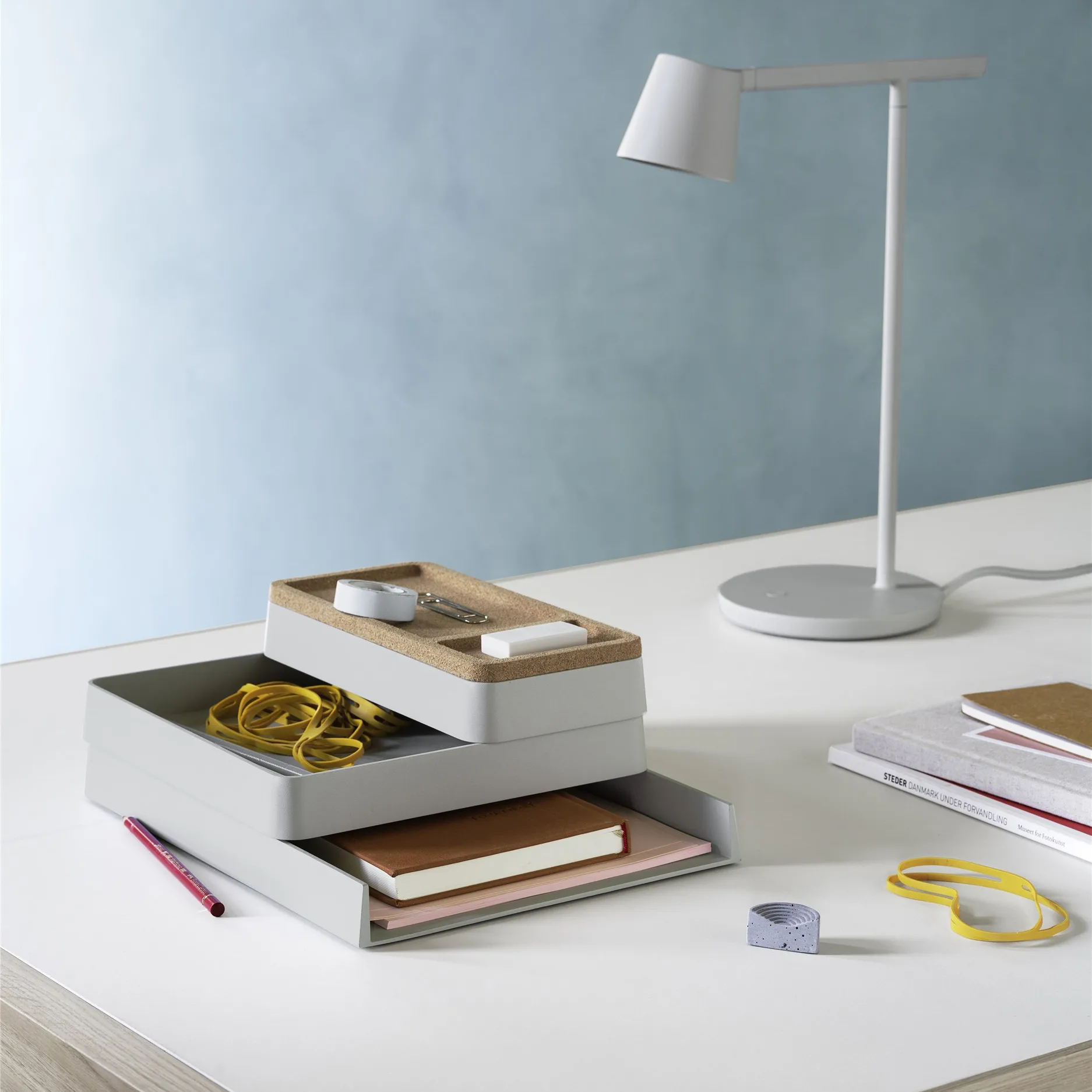Arrange Desktop bricka 12x25 cm, Grey Muuto