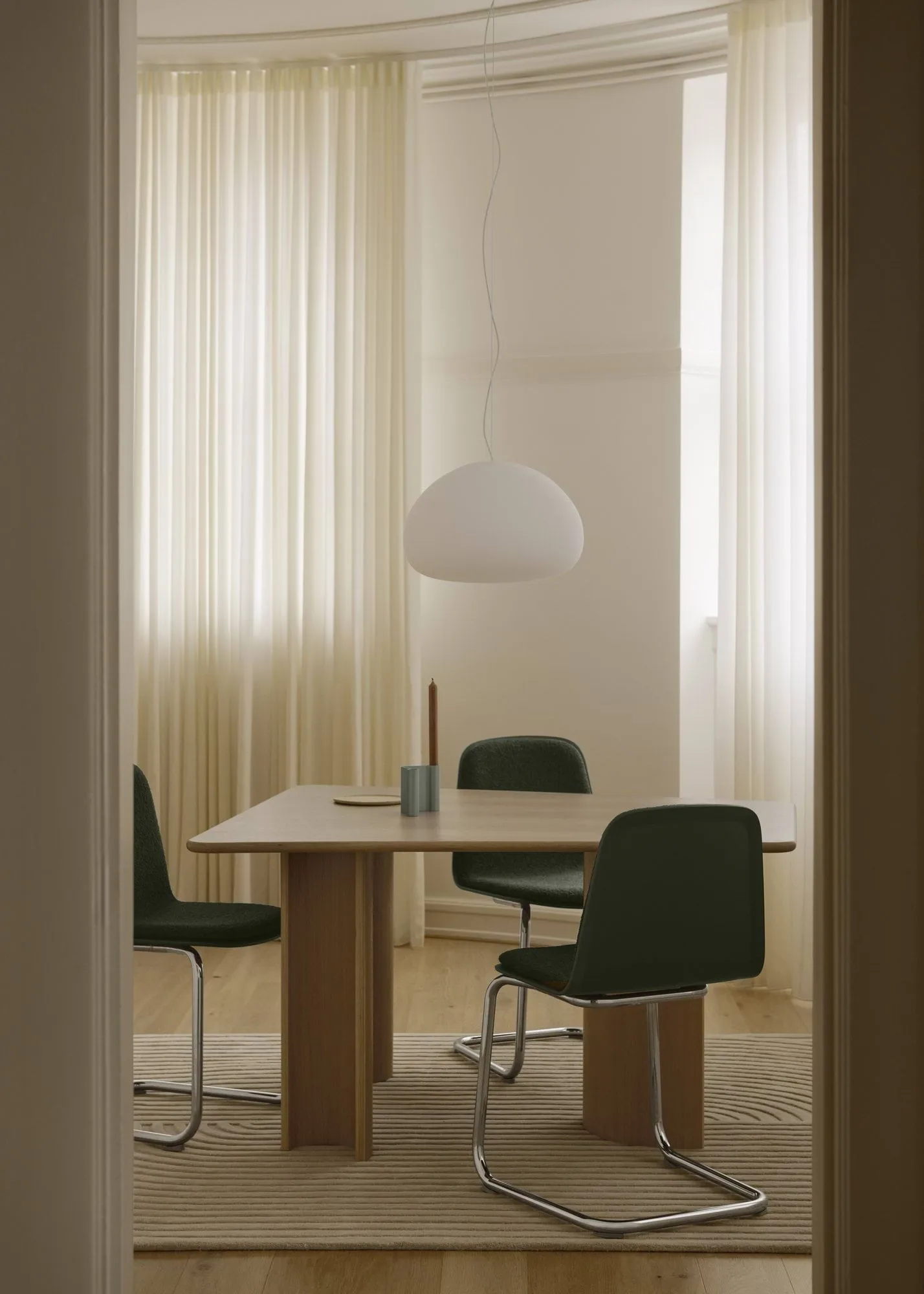 Brink Chair Cantilever Base stol, Ek-krom Muuto