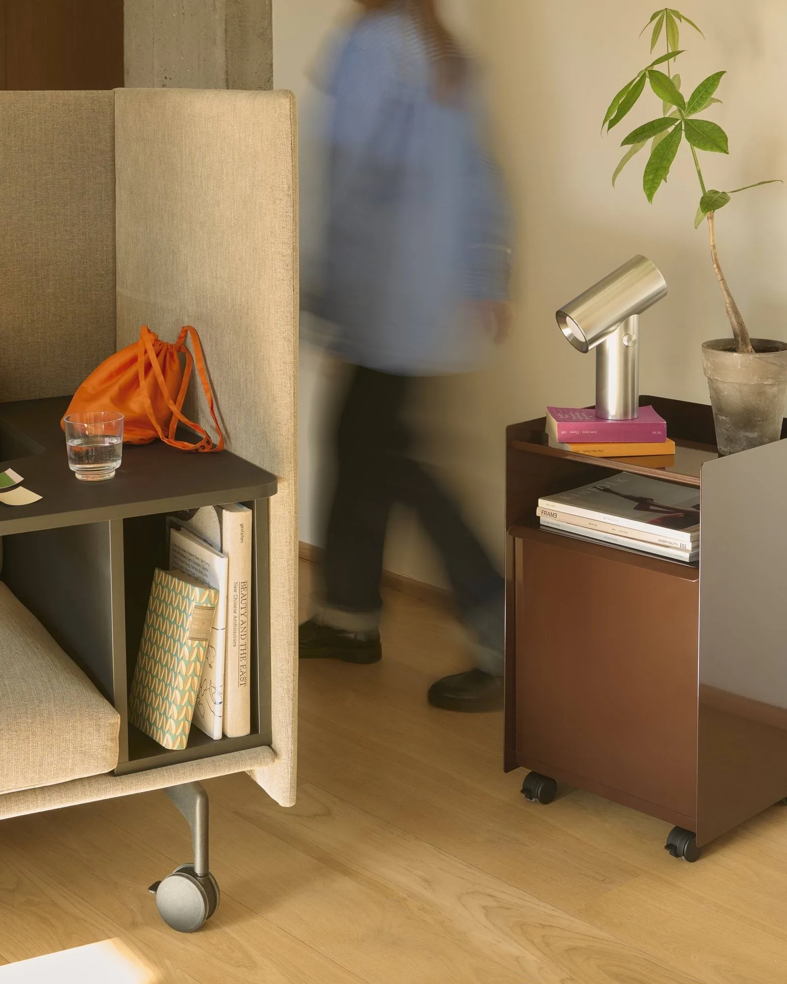Folded Trolley rullvagn med låda, Dark red Muuto