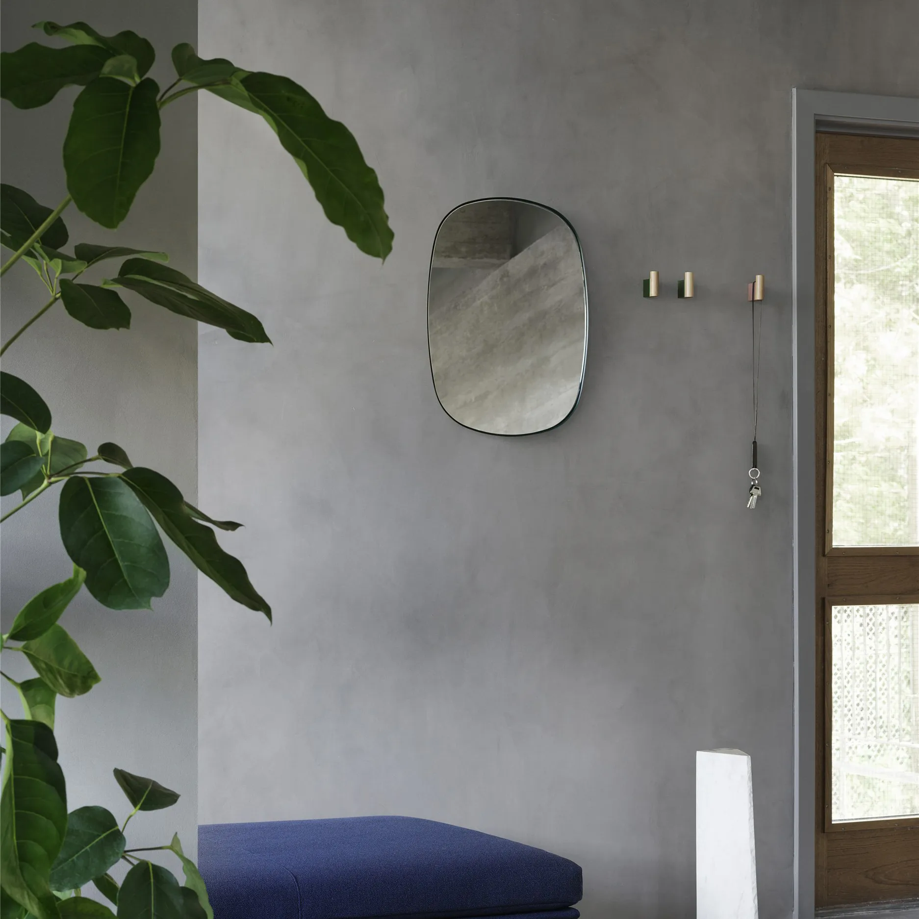 Framed spegel, Dark green, 59x44 cm Muuto