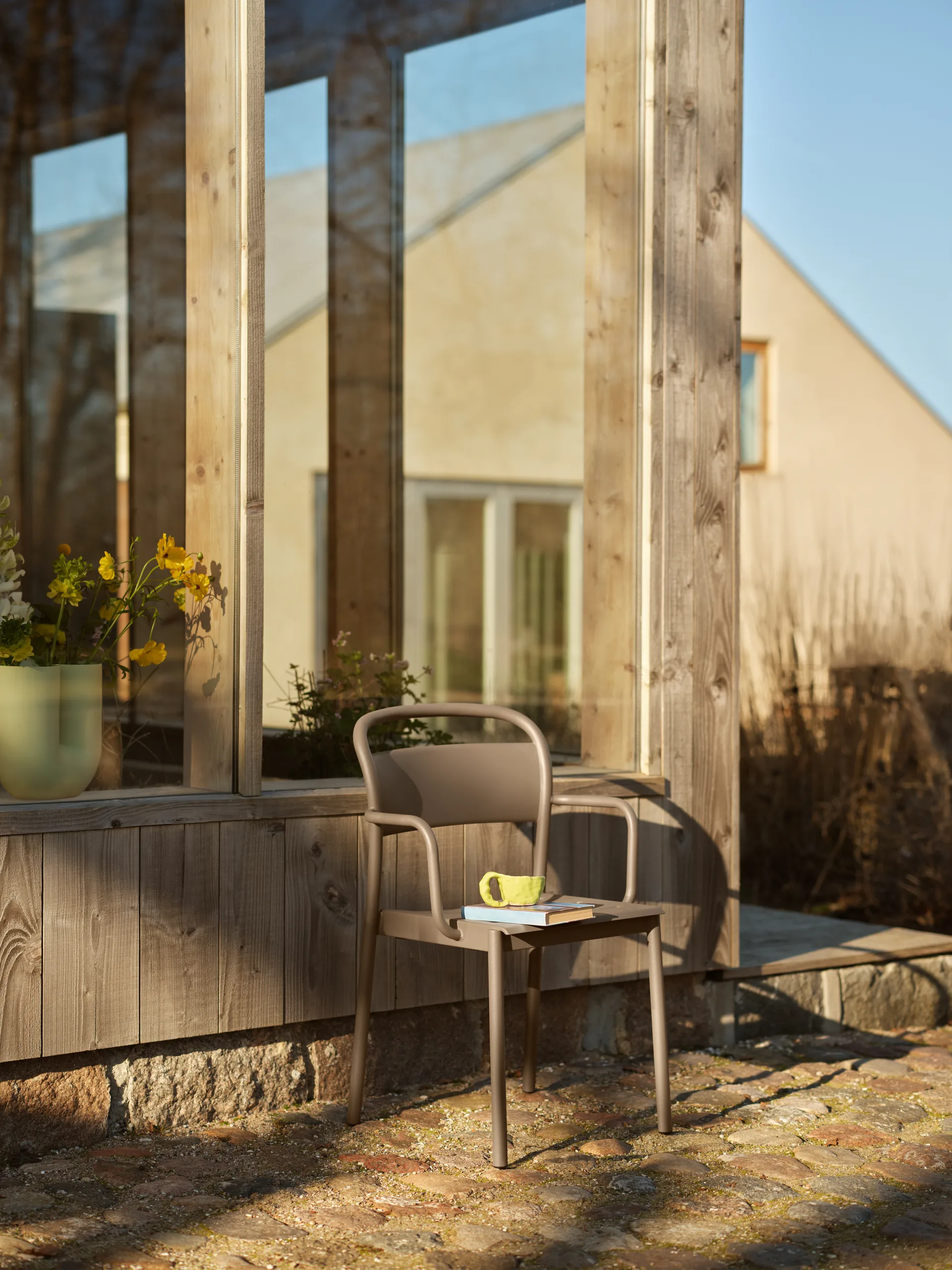 Linear steel armchair karmstol, Taupe Muuto