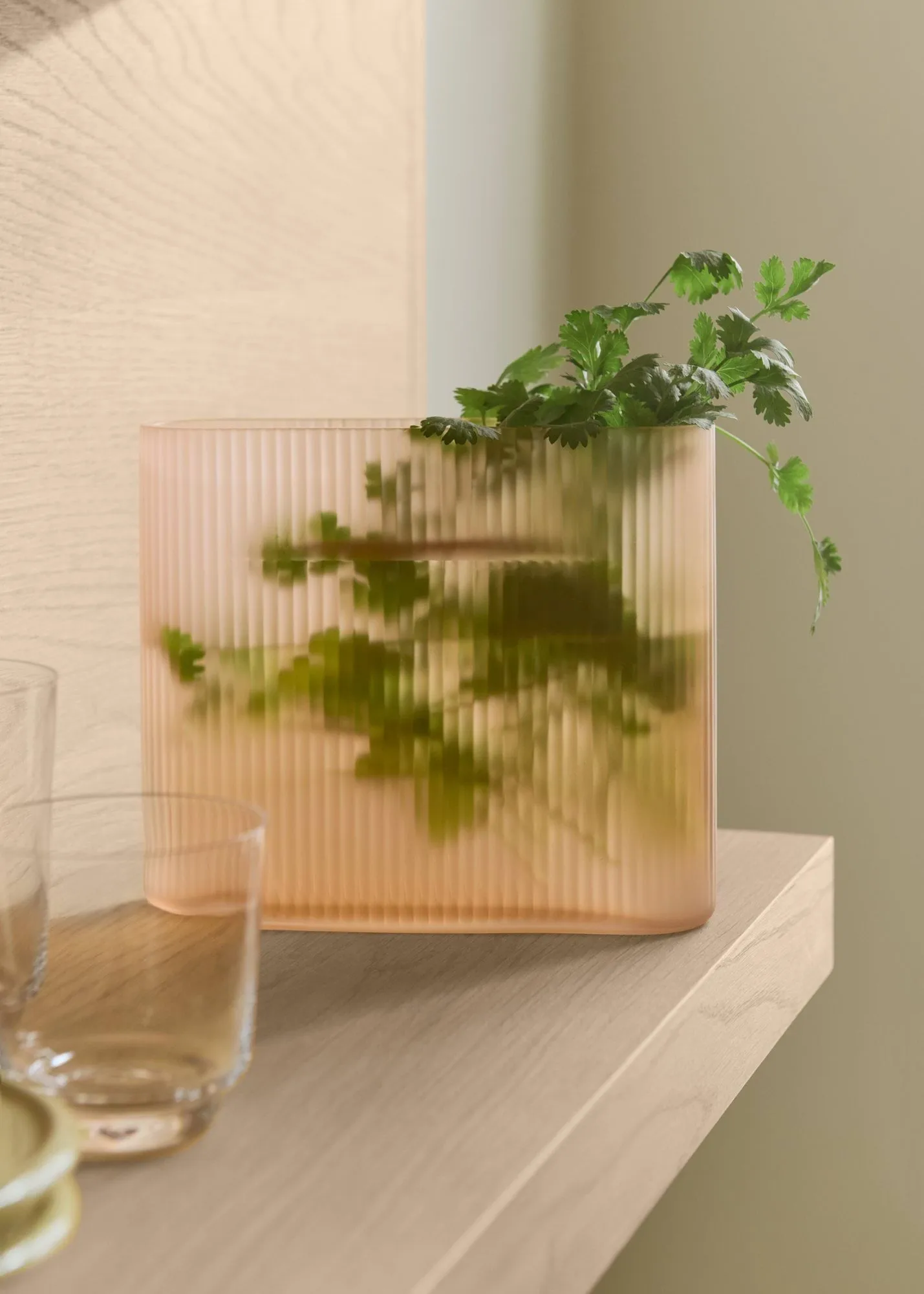 Ridge vas frostat glas 16,5 cm, Light orange Muuto