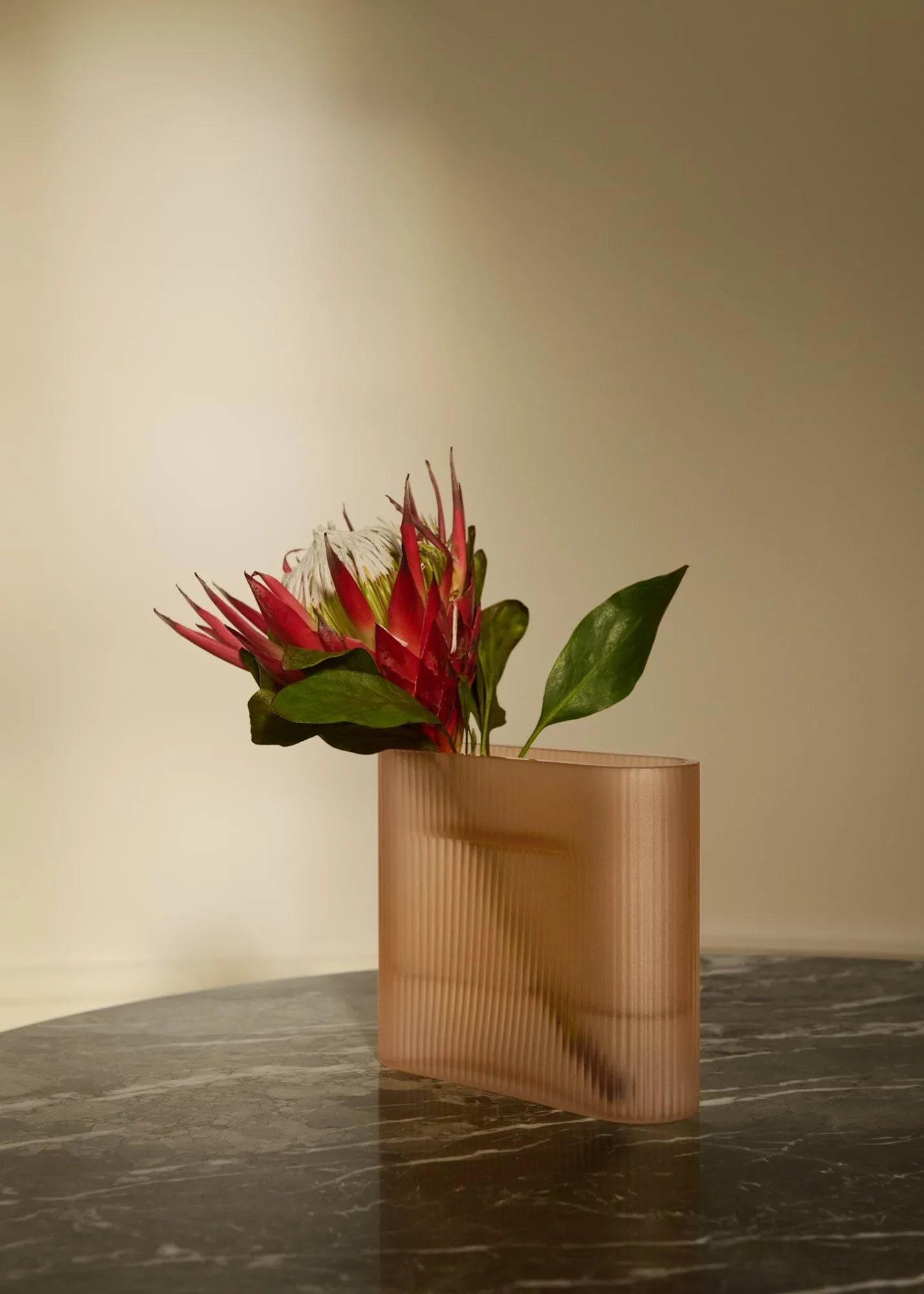 Ridge vas frostat glas 16,5 cm, Light orange Muuto