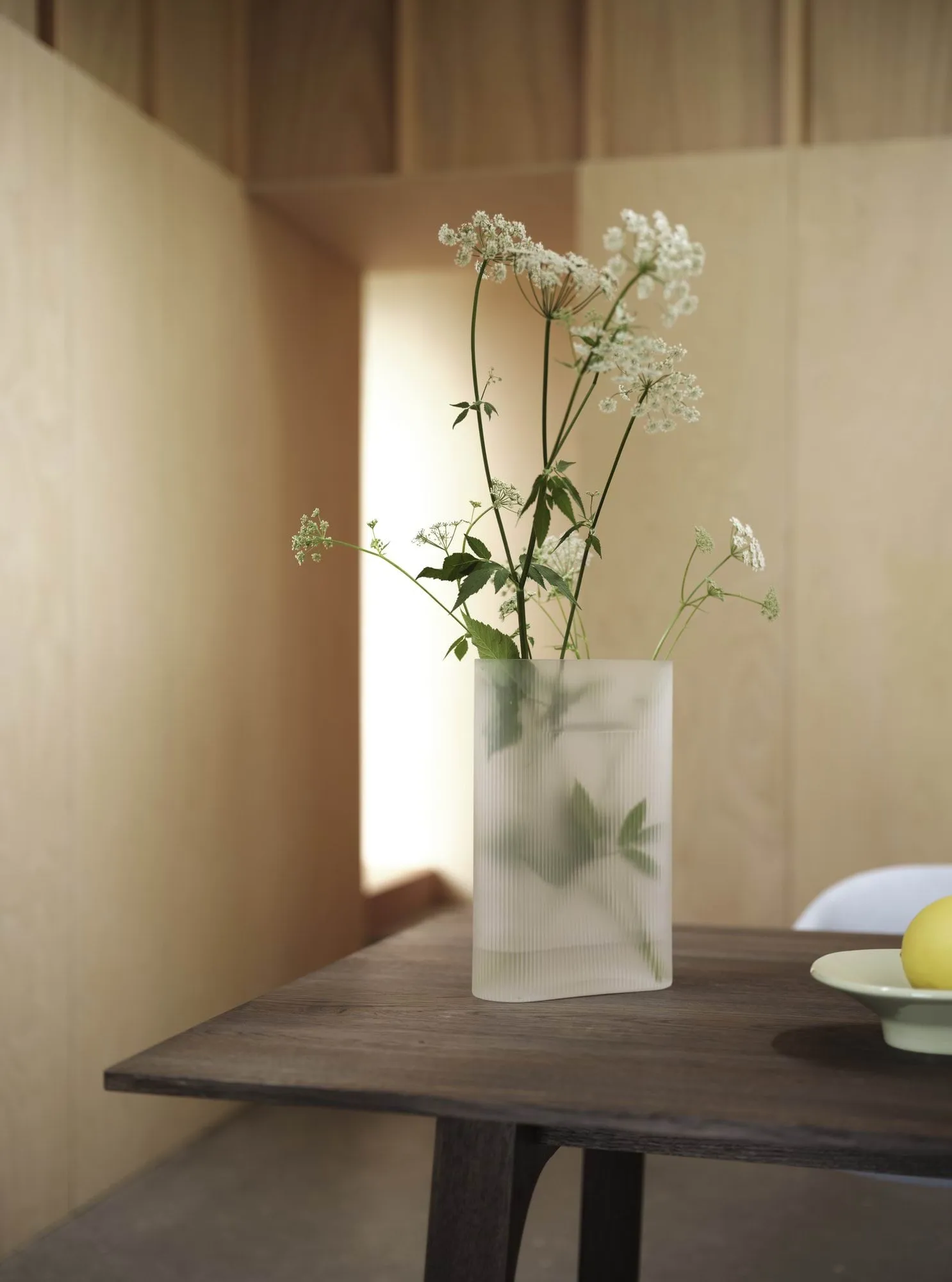Ridge vas frostat glas 48,5 cm, Light orange Muuto