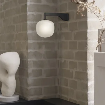 Rime vägglampa - Svart - Muuto