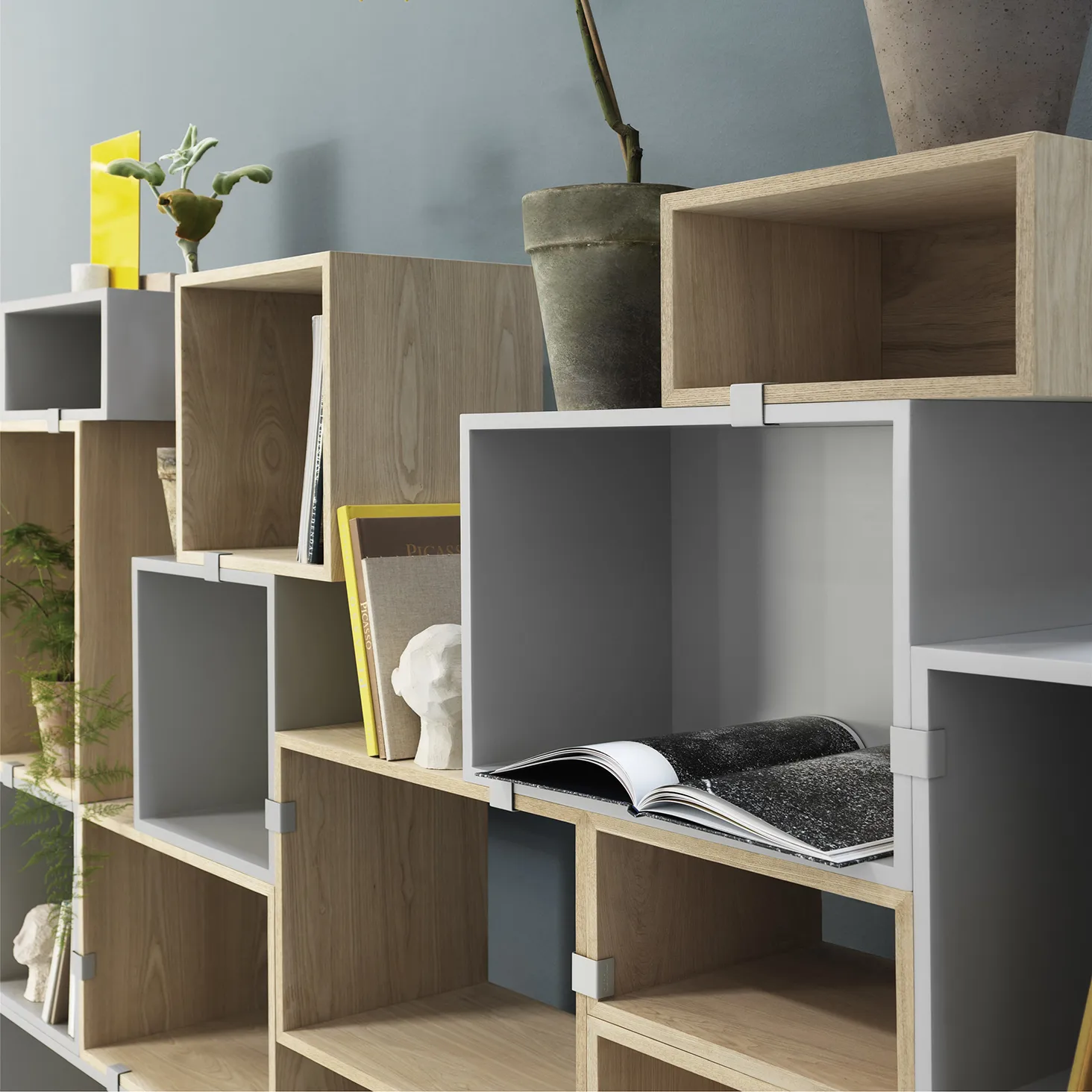 Stacked förvaringssystem med ryggskiva medium, Oak Muuto