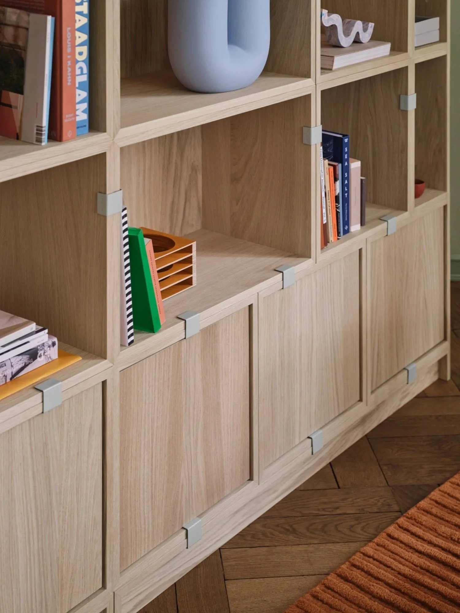 Stacked förvaringssystem small med ryggskiva, Oak Muuto