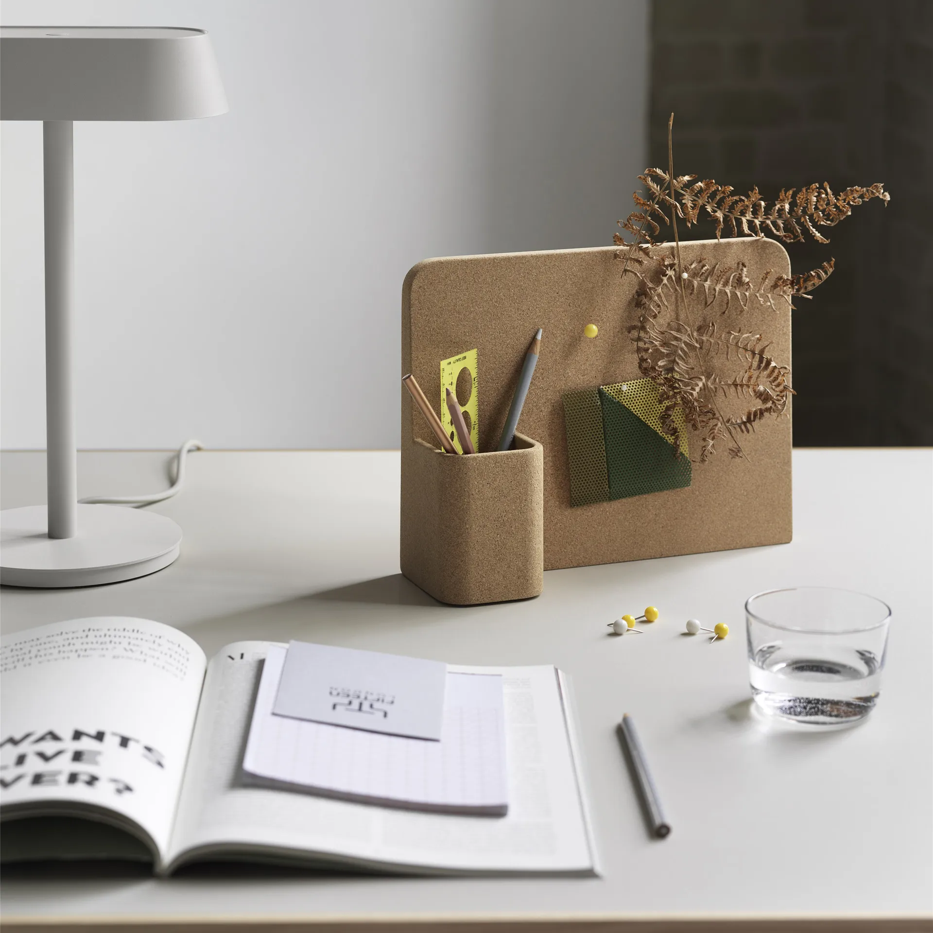 Story anslagstavla, Kork Muuto