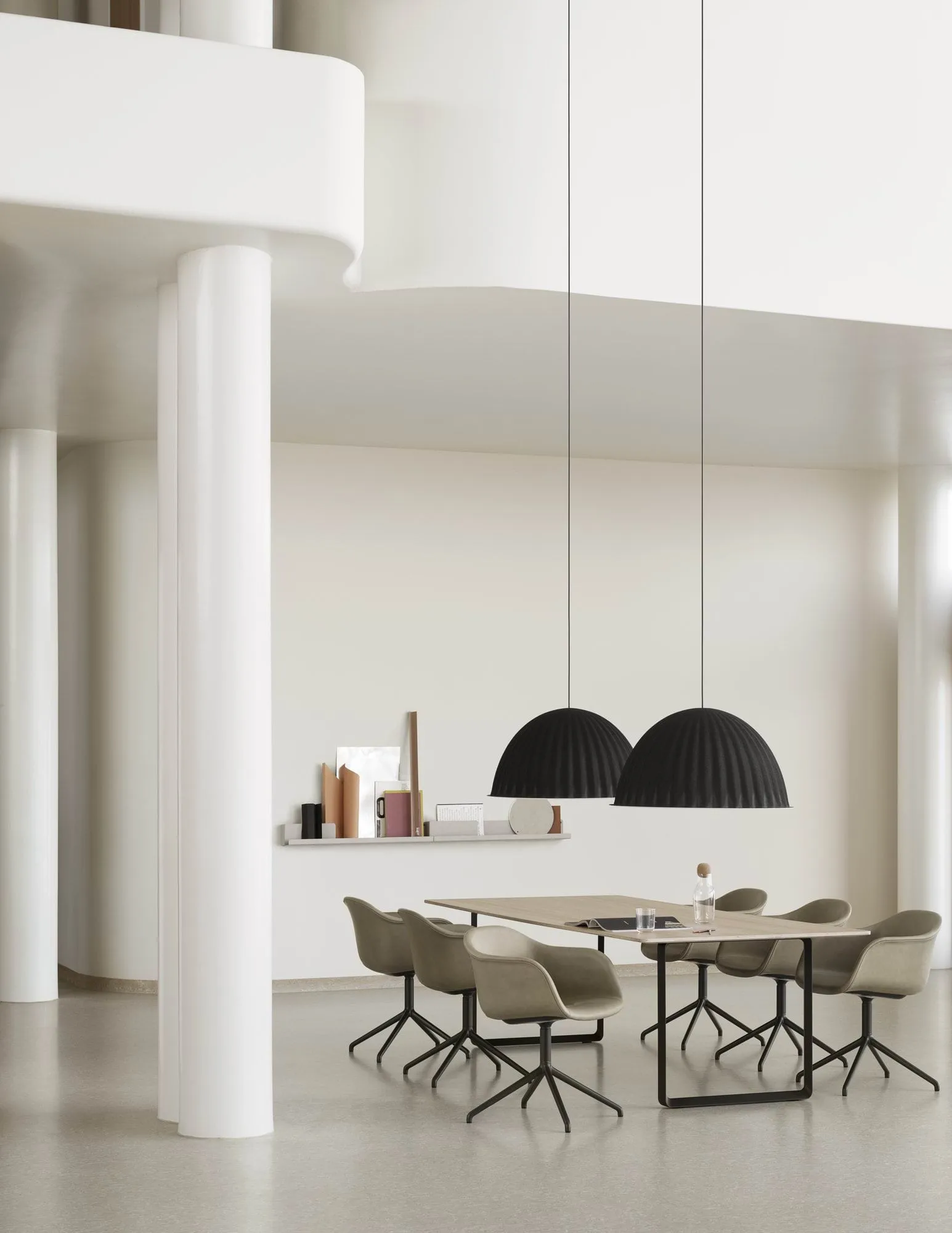 Under the bell taklampa Ø55 cm, Blue grey Muuto