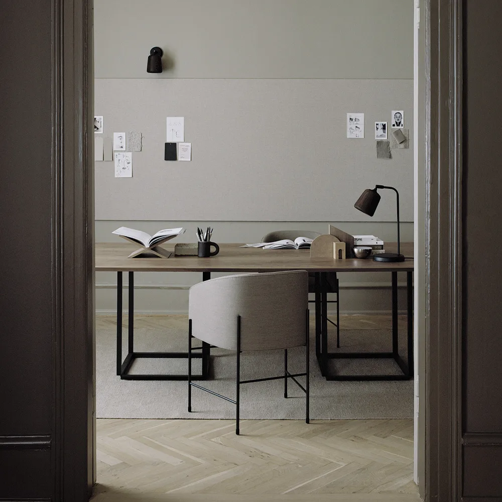 Florence matbord rektangulärt, walnut, svart stativ New Works