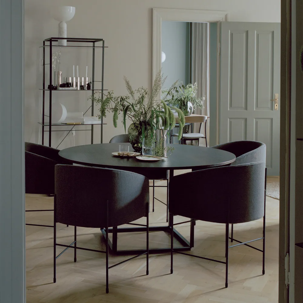 Florence matbord runt, smoked oak, ø120 cm, svart stativ New Works