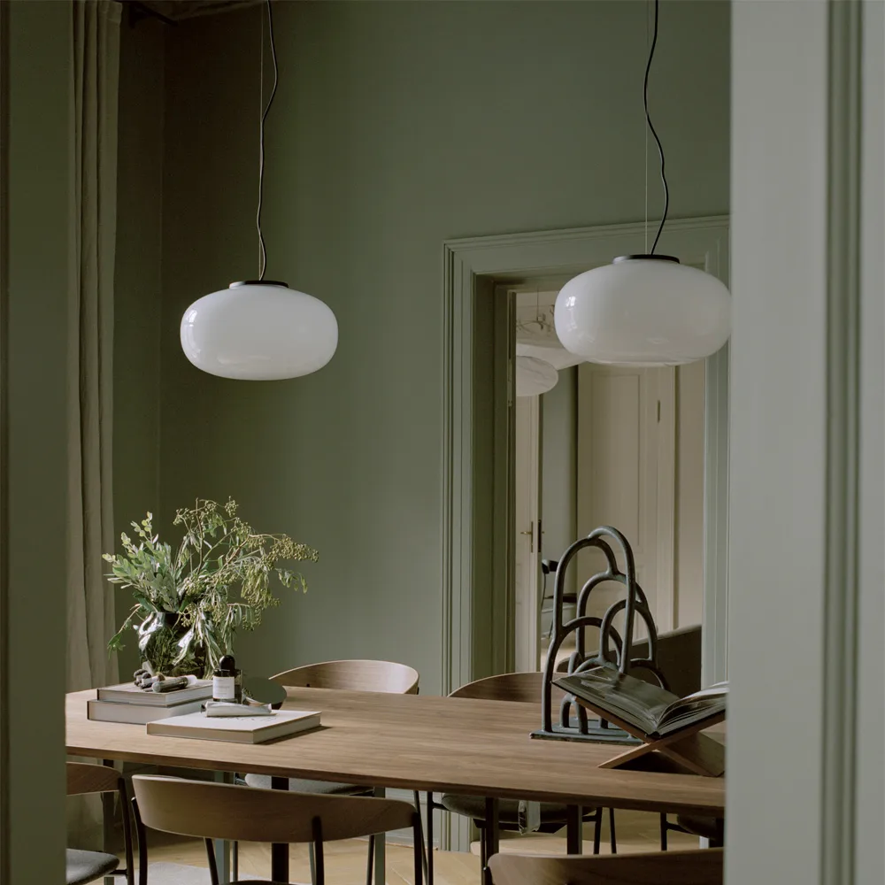 Karl-Johan Large pendel Ø40 cm, Opalvit New Works