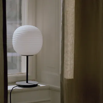 Lantern bordslampa small - Frosted white opal glass - New Works
