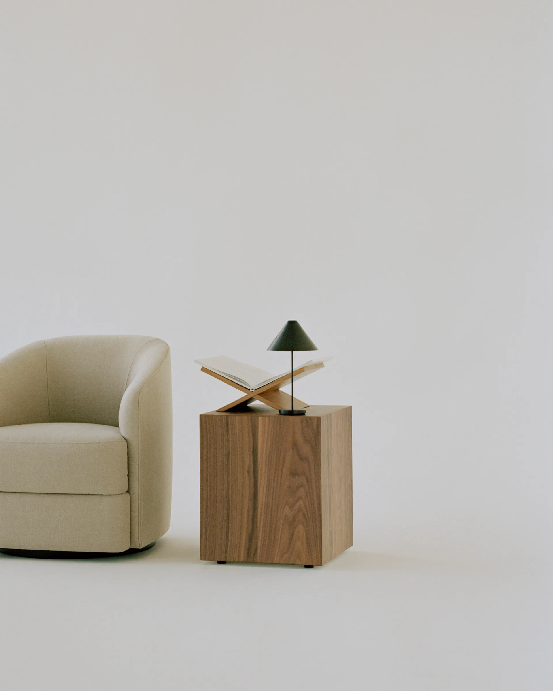 Mass sidobord 40x40x47 cm, Walnut New Works