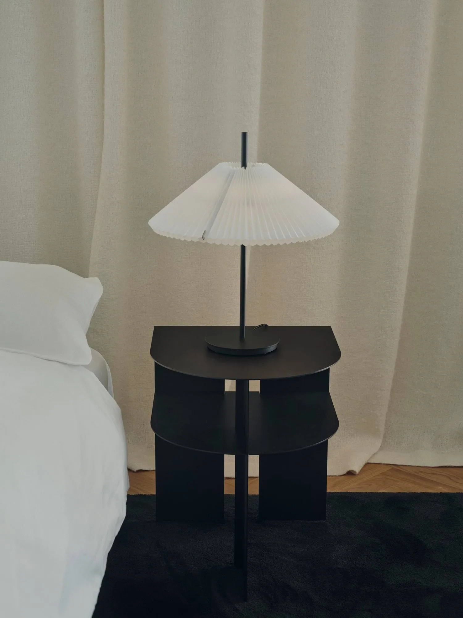 Rand sidobord, Black New Works