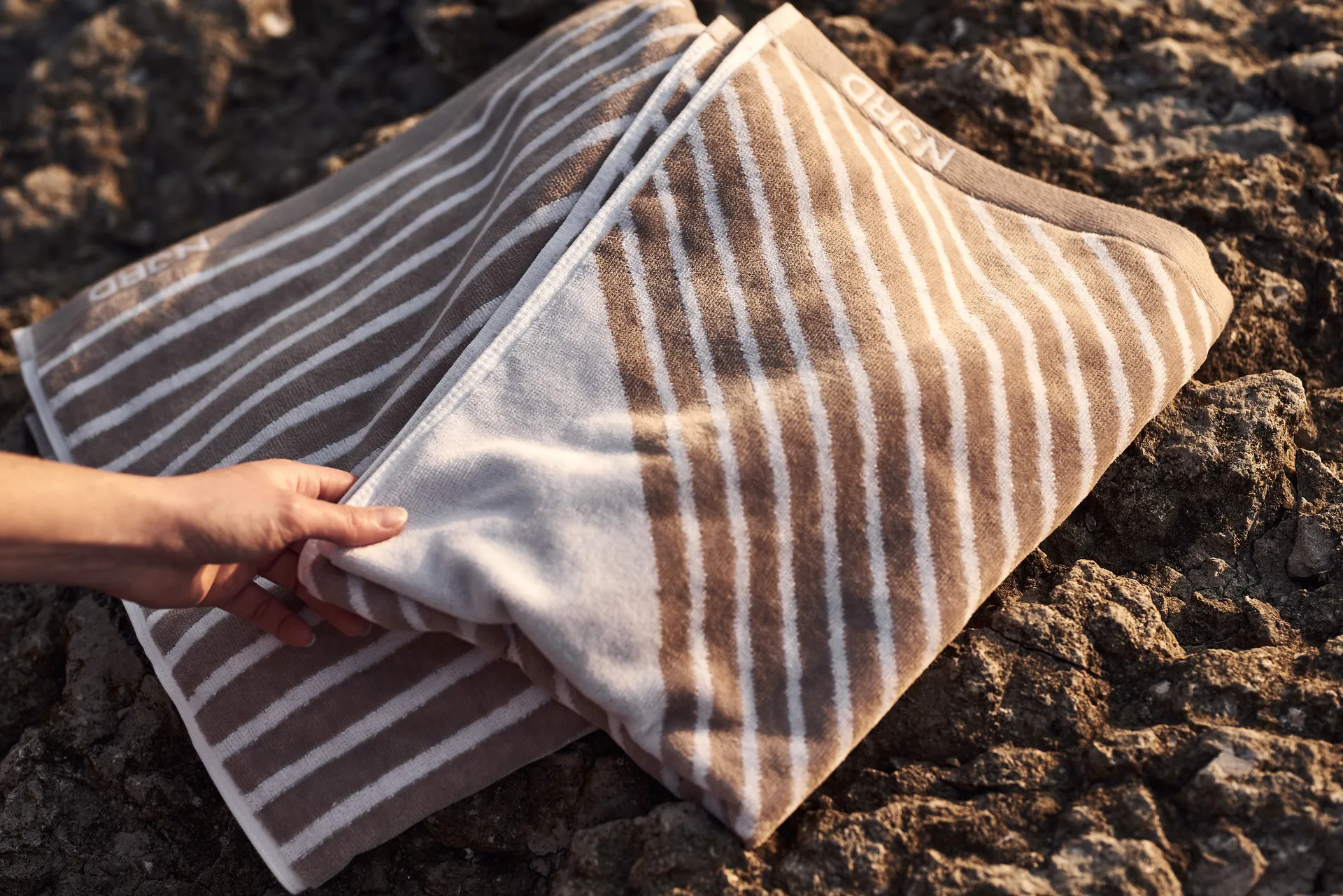 Stripes badhandduk 70x140 cm, Beige NJRD