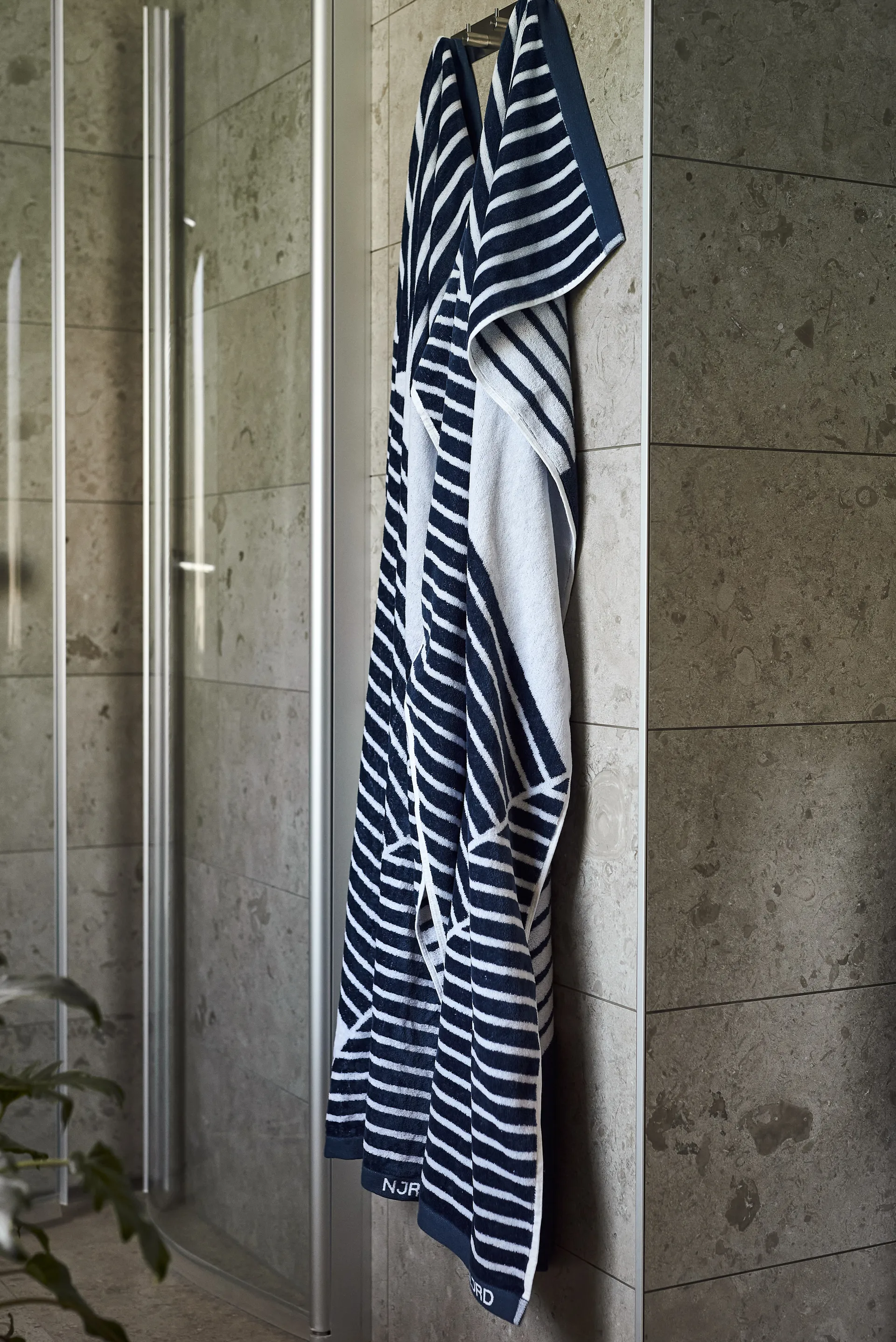 Stripes badhandduk 70x140 cm, Blå NJRD
