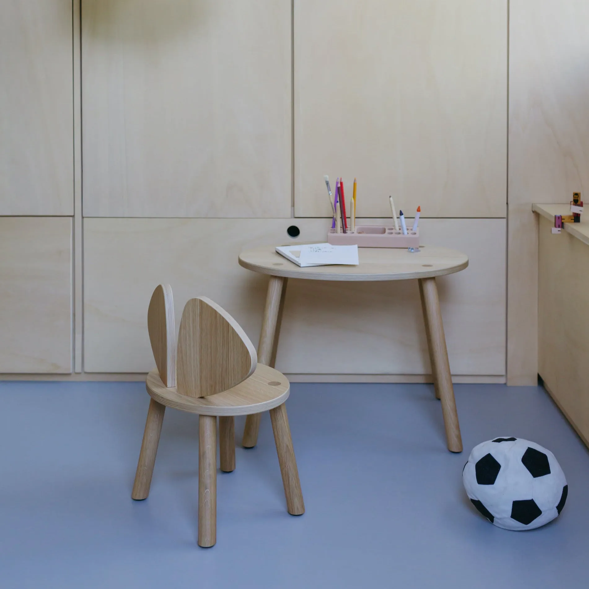 Mouse Table barnbord, Ek Nofred