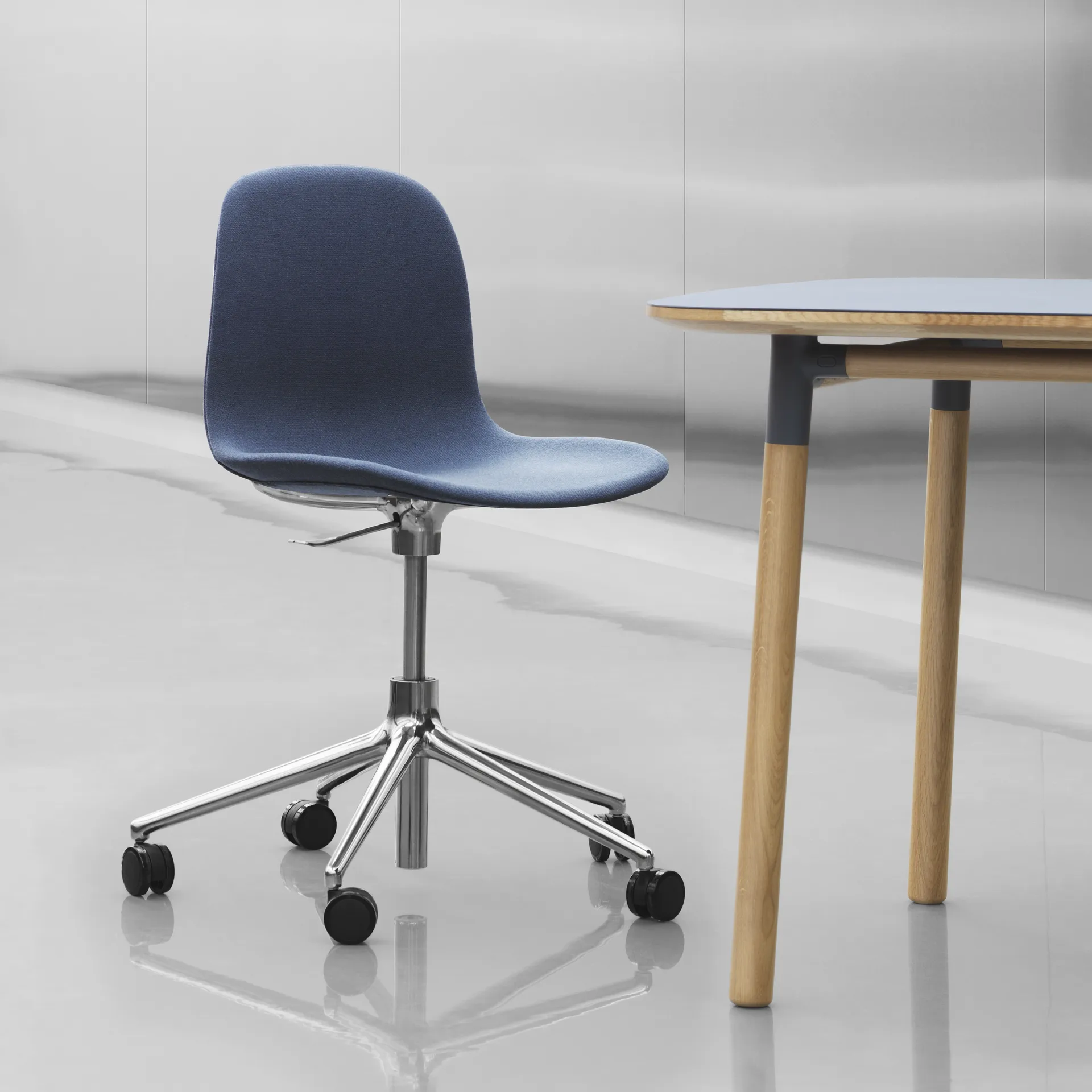 Form chair swivel 5W kontorsstol, grön, aluminium, hjul Normann Copenhagen