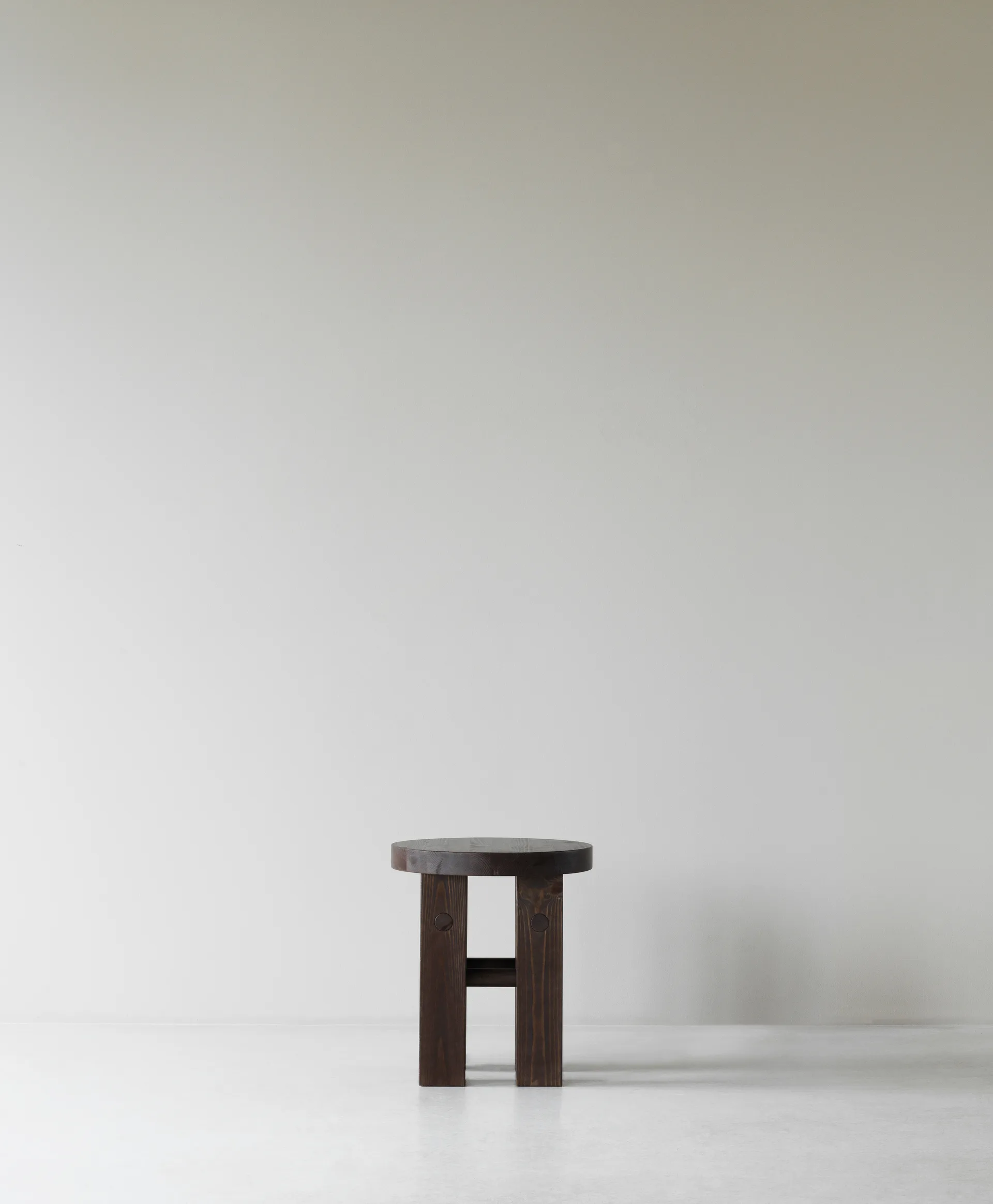 Fyr rund pall 45 cm, Dark brown, Ø40x45 cm Normann Copenhagen