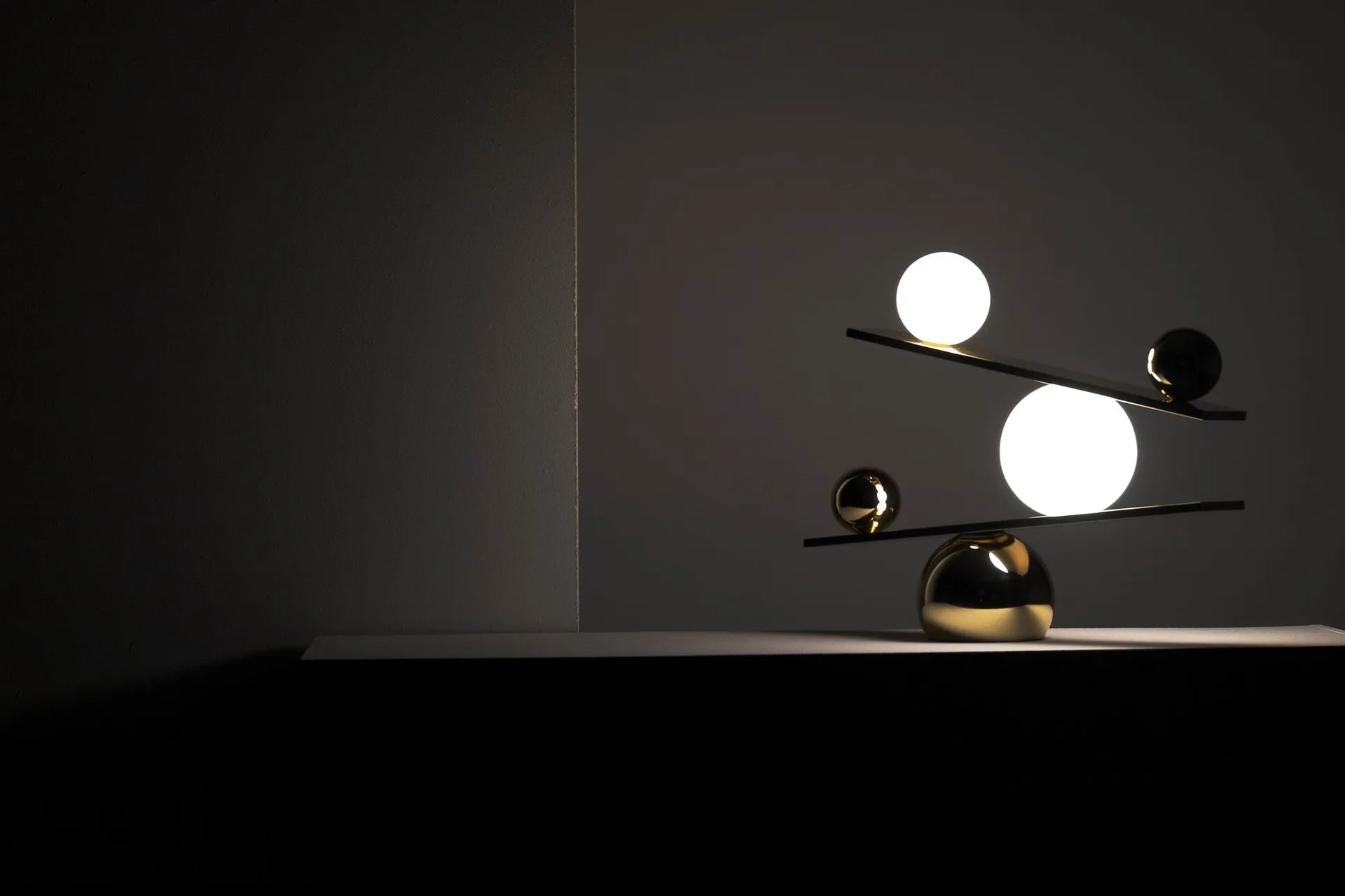 Balance bordslampa, Brass, v2 Oblure