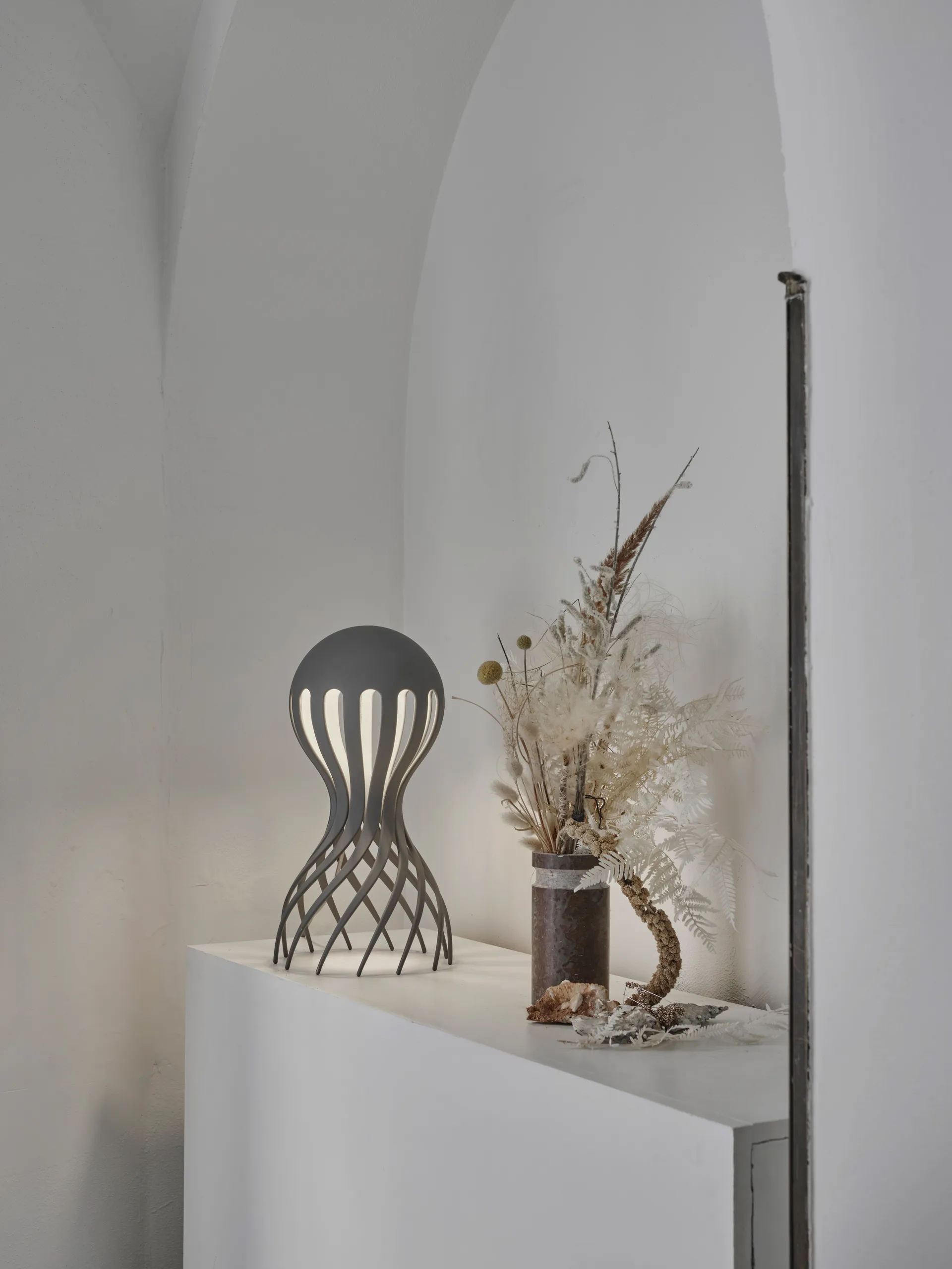 Cirrata bordslampa 44,4 cm, Grey Oblure
