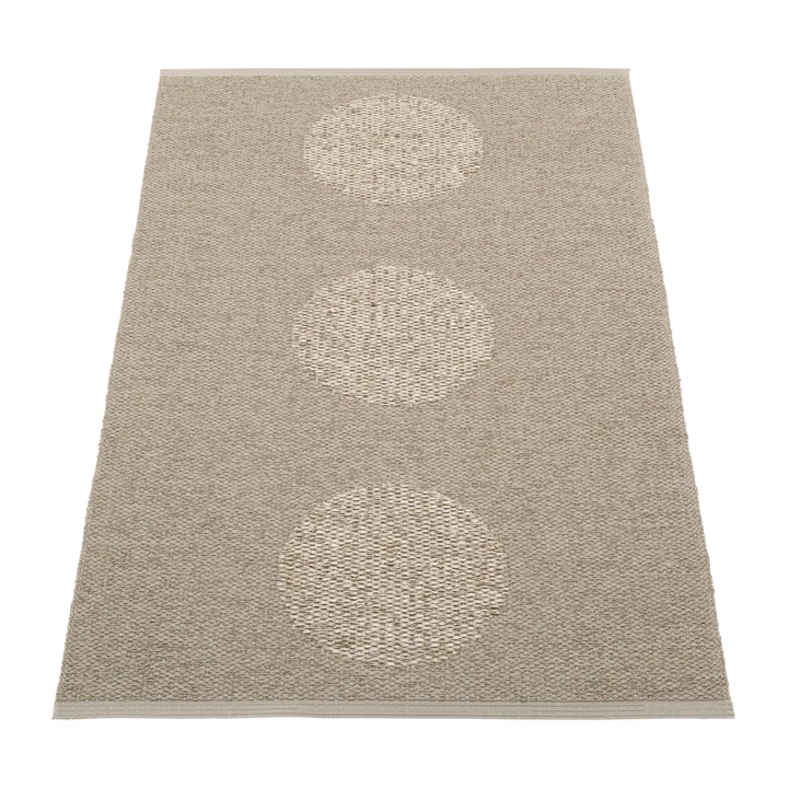 Vera 2.0 plastmatta dark linen-linen metallic - 70x120 cm - Pappelina