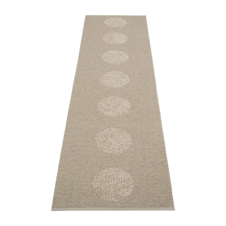 Vera 2.0 plastmatta dark linen-linen metallic - 70x280 cm - Pappelina