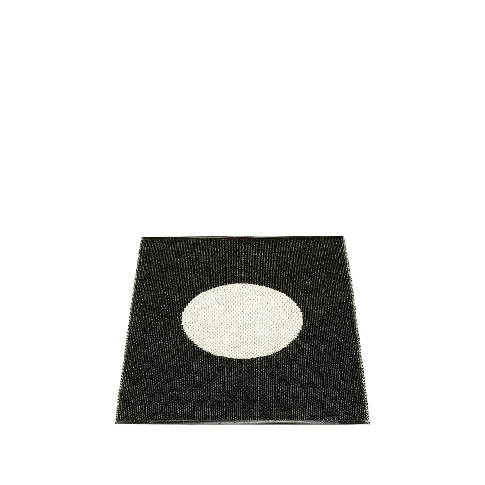 Vera small one matta black/vanilla, 70x90 cm Pappelina