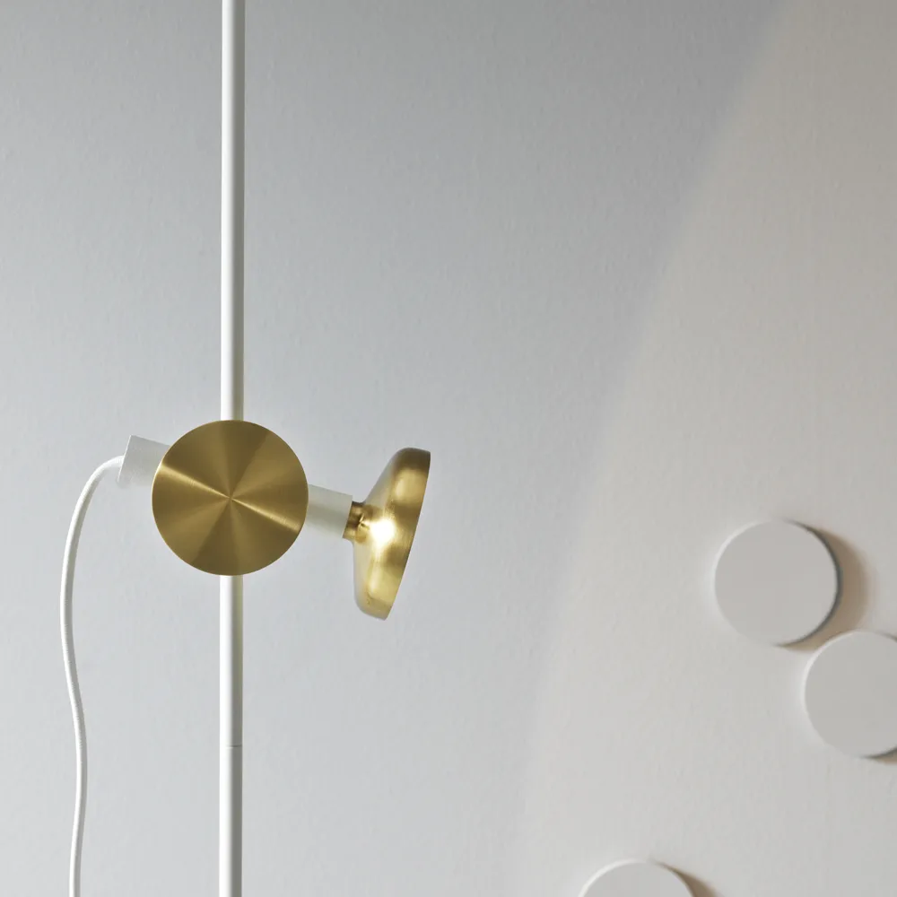 Blend 150 golvlampa, vit/mässing, led Pholc
