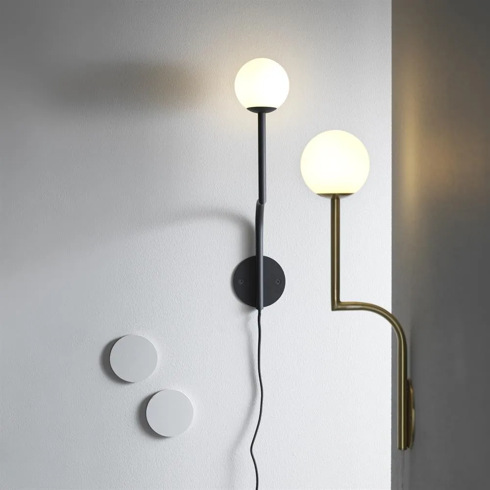Mobil 46 vägglampa, mässing Pholc