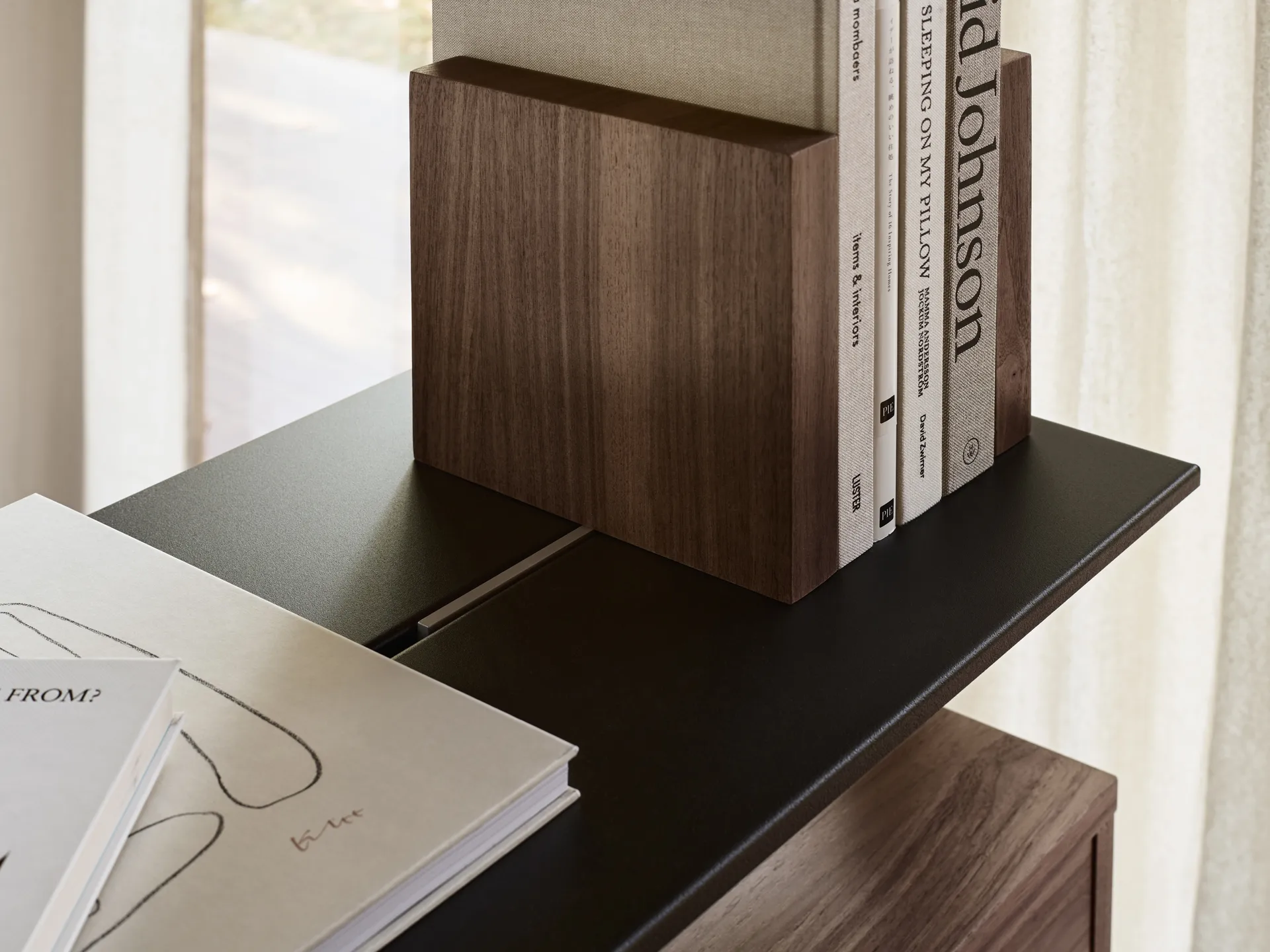 Pira G2 hyllsystem F C A Black/Walnut 256-264 cm Pira