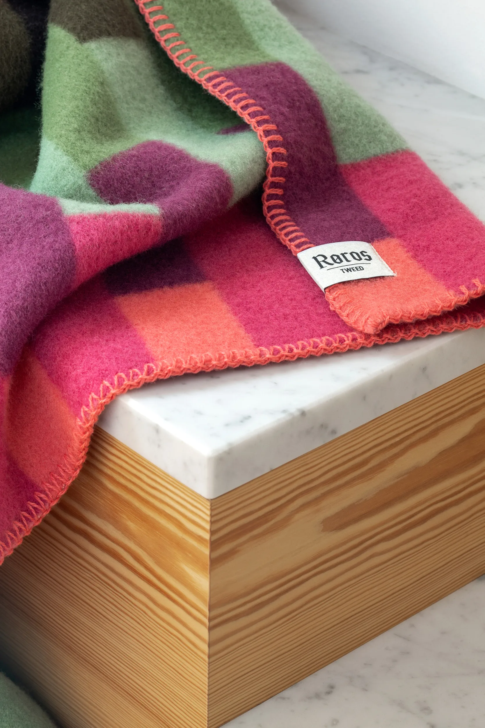 Åsmund bold filt 135x200 cm, Pink-green Røros Tweed