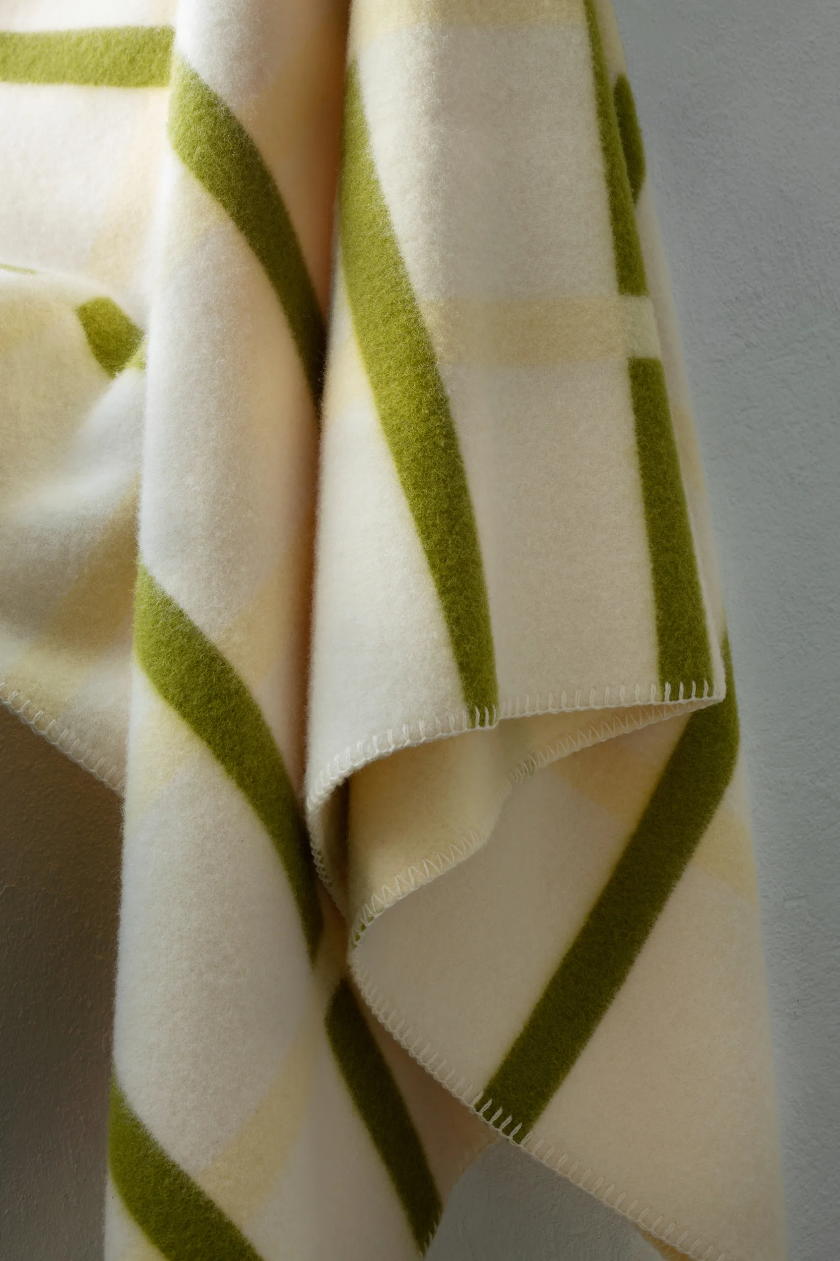 Knut filt 135x200 cm, Lime Røros Tweed