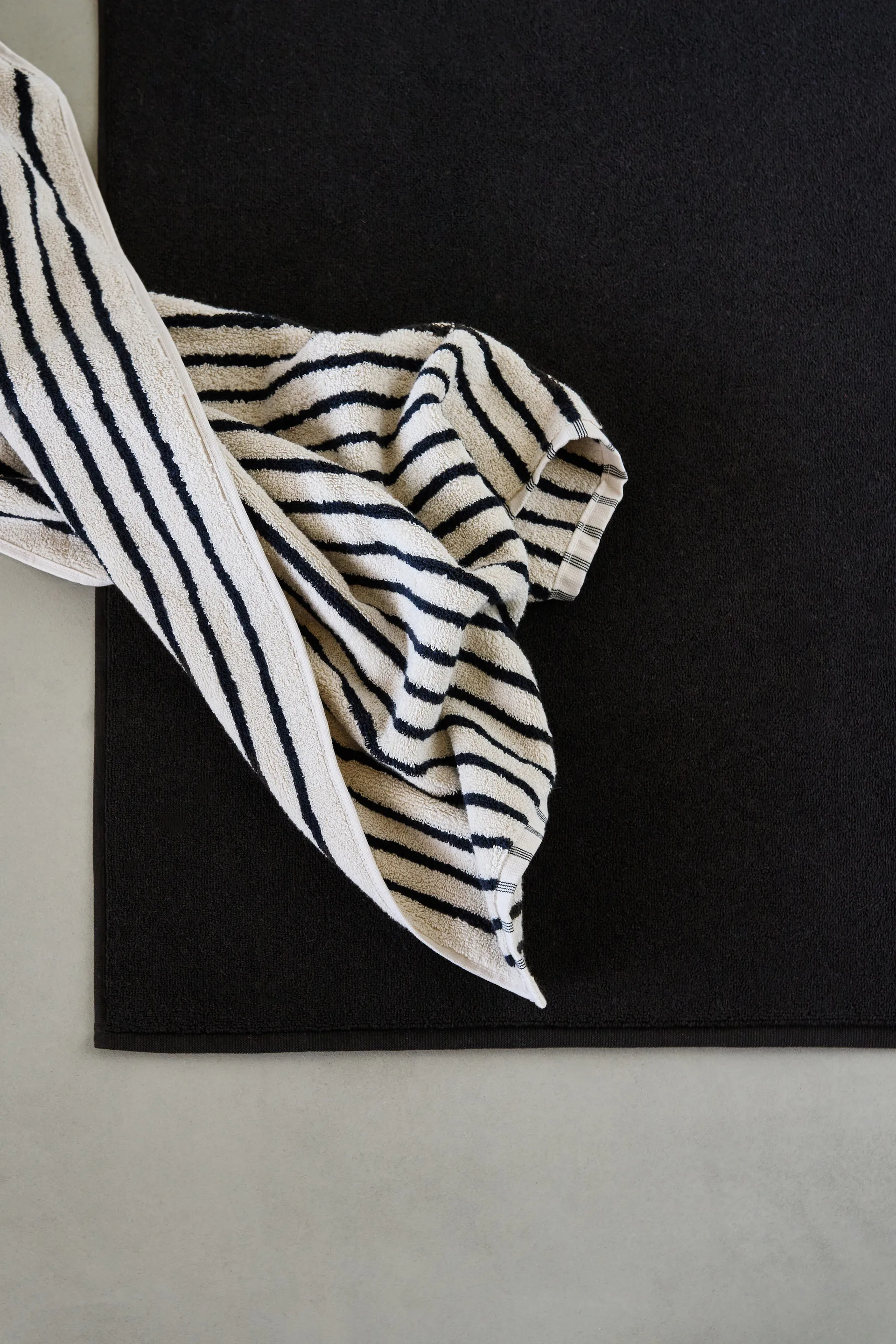 Drift badrumsmatta 50x70 cm, Svart Scandi Living