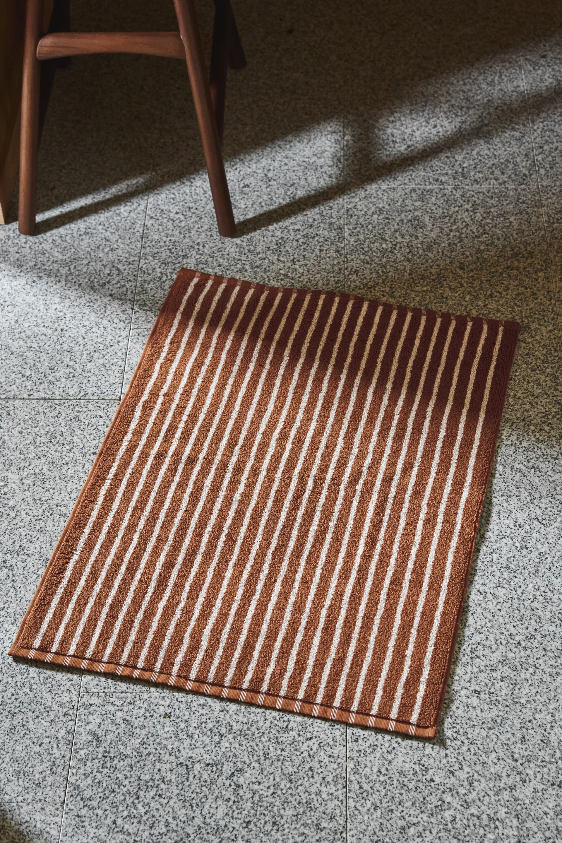 Drift badrumsmatta 50x70cm, Brun-vit Scandi Living