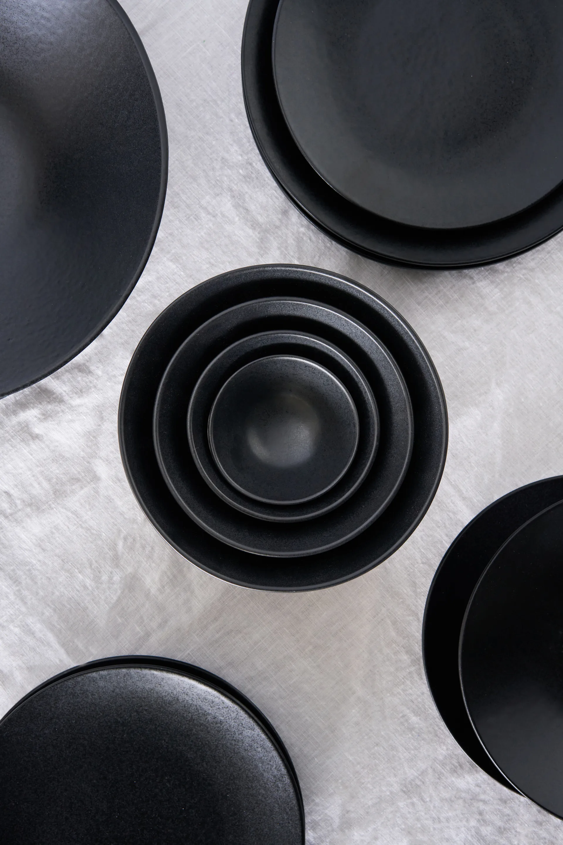 Terra mattallrik, Svart stengods, Ø26,5 cm Scandi Living