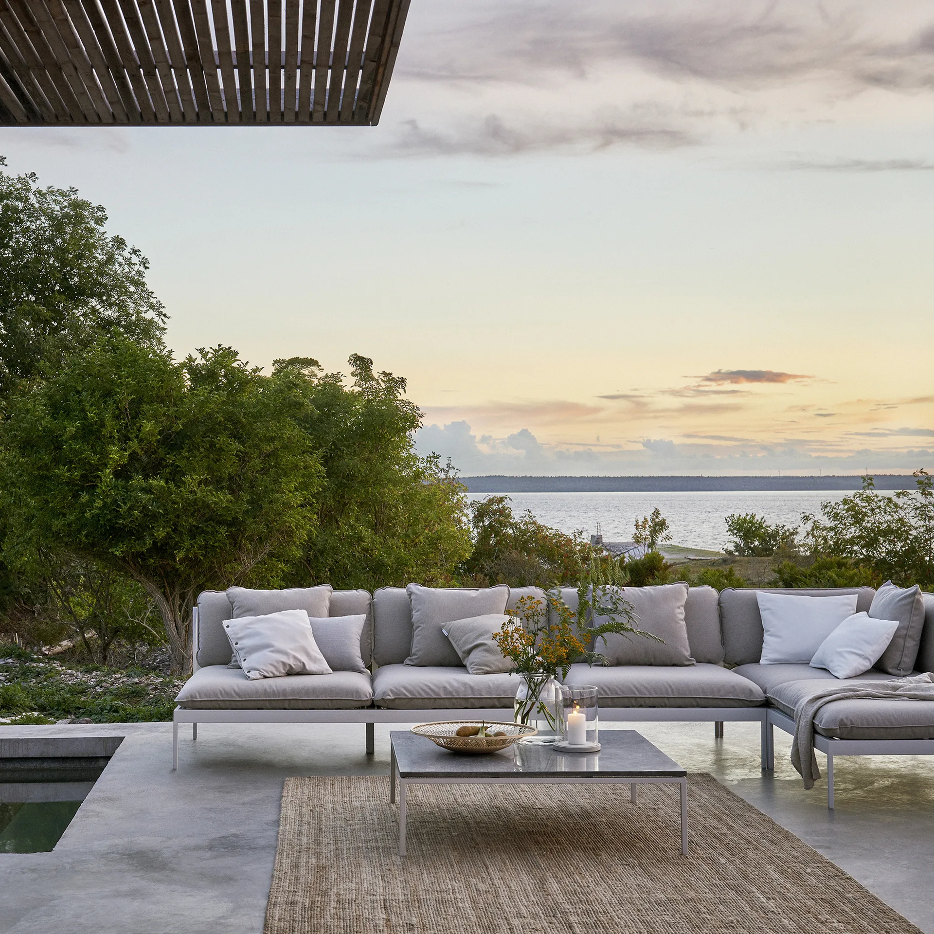 Bönan modulsoffa, Fiord 551 beige, hörndel, mörkgrå aluminium ram Skargaarden