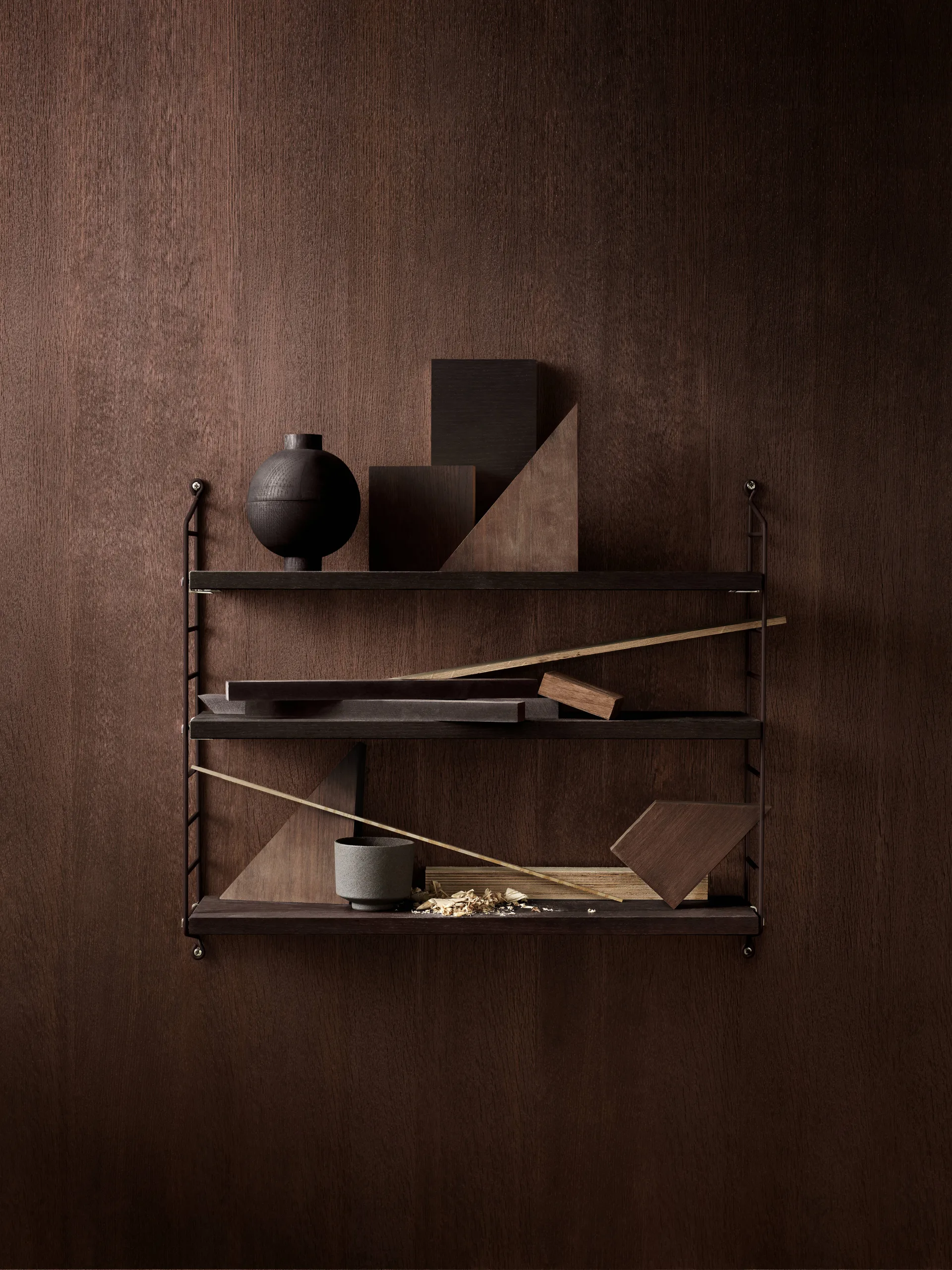 String Pocket hylla, Mörk ek-mörkbrun String