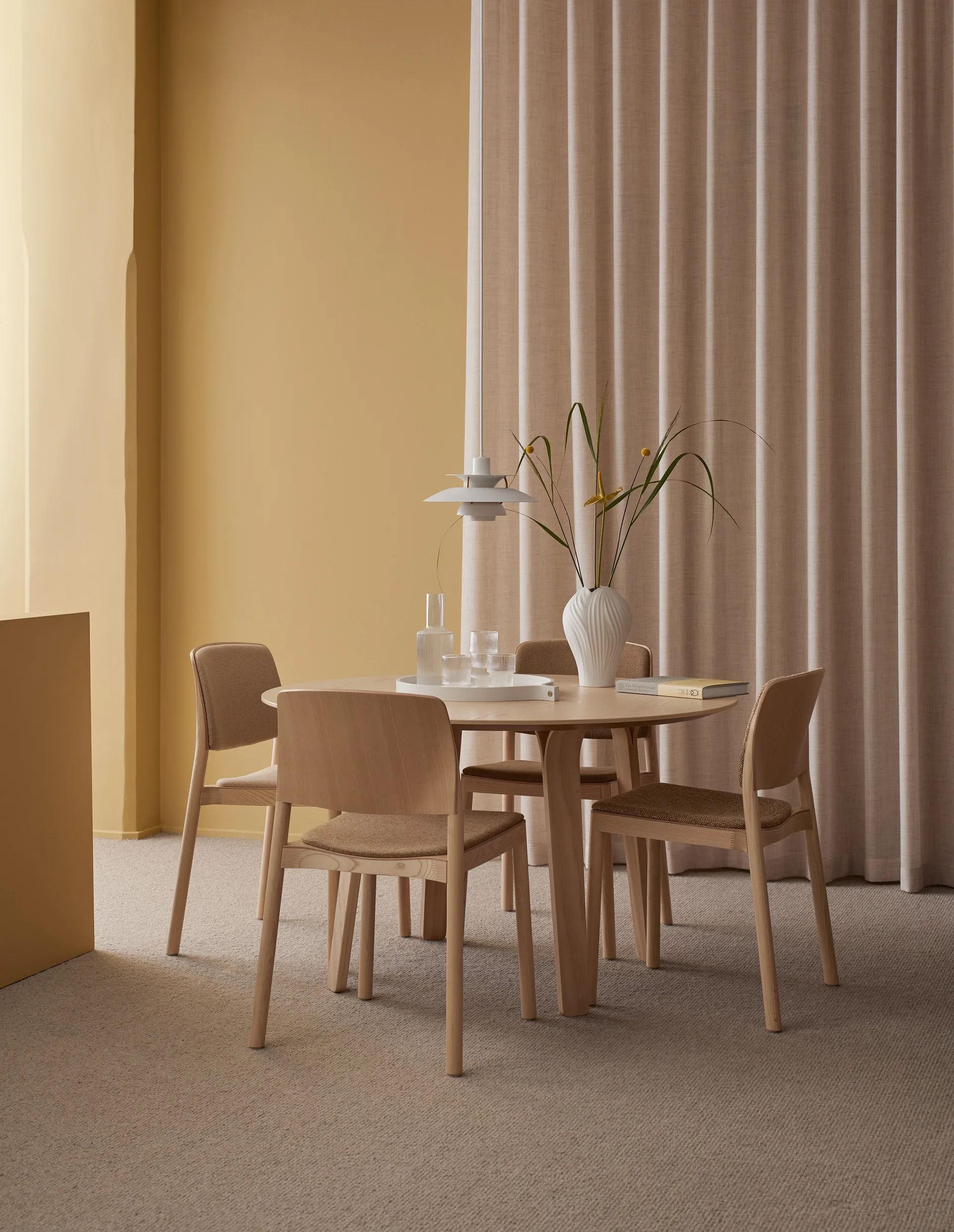 Grace stol, Ask lackad Swedese