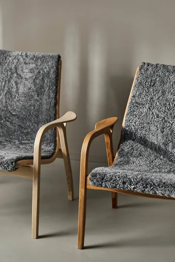 Laminett fåtölj oljad ek/fårskinn - Scandinavian Grey (grå) - Swedese