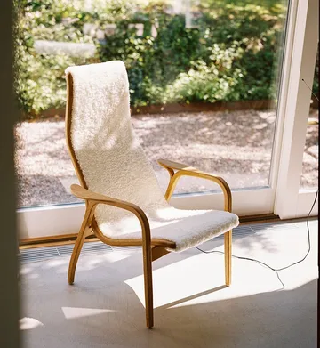 Lamino fåtölj lackad bok/fårskinn - Moonlight (beige) - Swedese