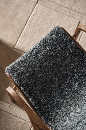 Lamino fåtölj och fotpall ek/fårskinn Special Edition - Rubio Monocoat Chocolate-Charcoal - Swedese