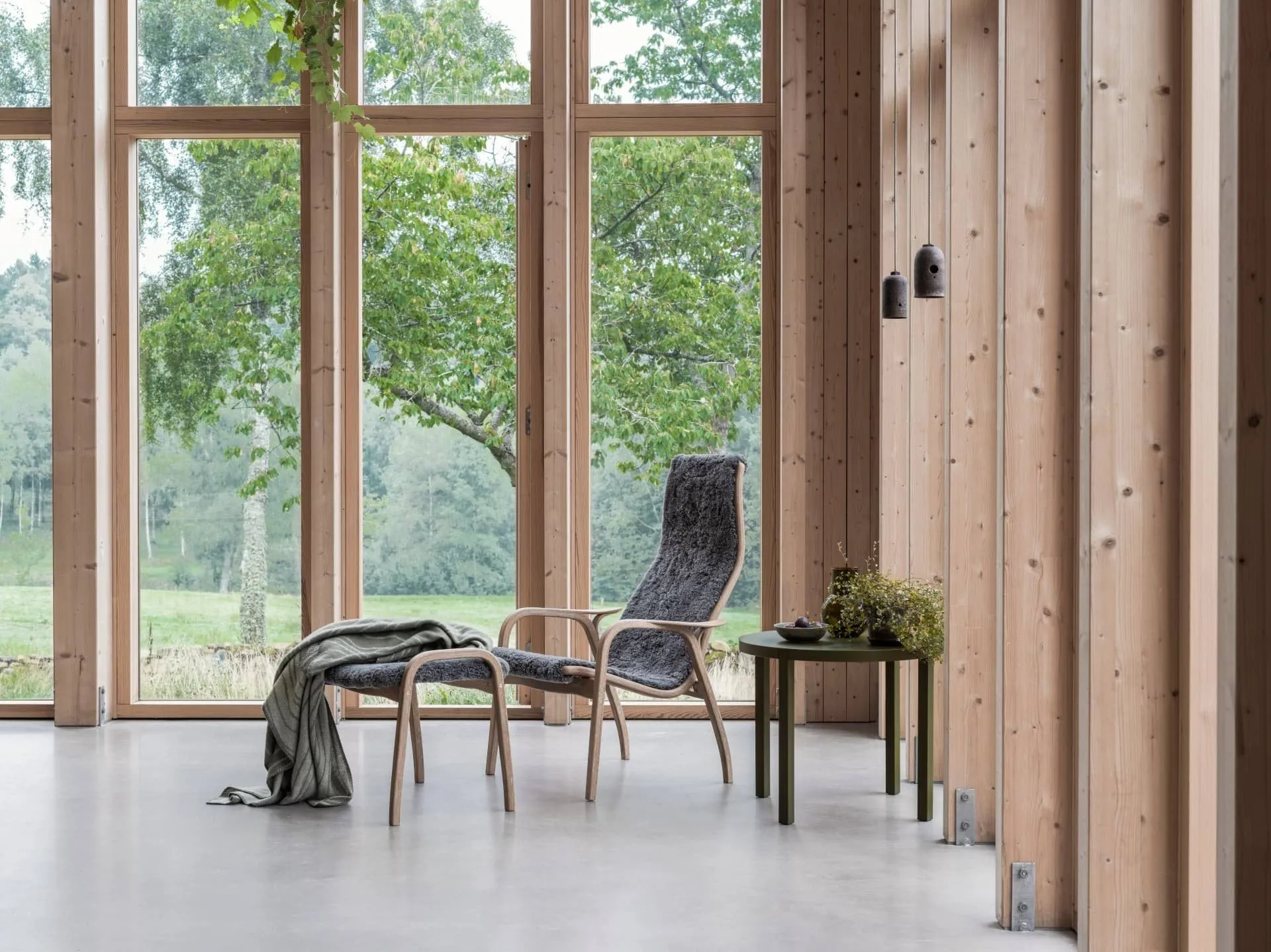 Lamino fåtölj oljad ek/fårskinn, Scandinavian Grey (grå) Swedese