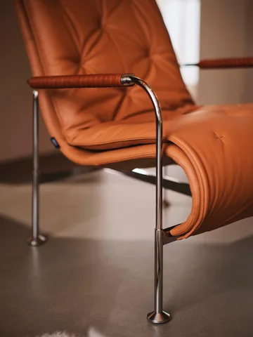 Serpentine fåtölj - Läder Elmo Soft ljusbrun-krom-tärnsjö Cognac - Swedese